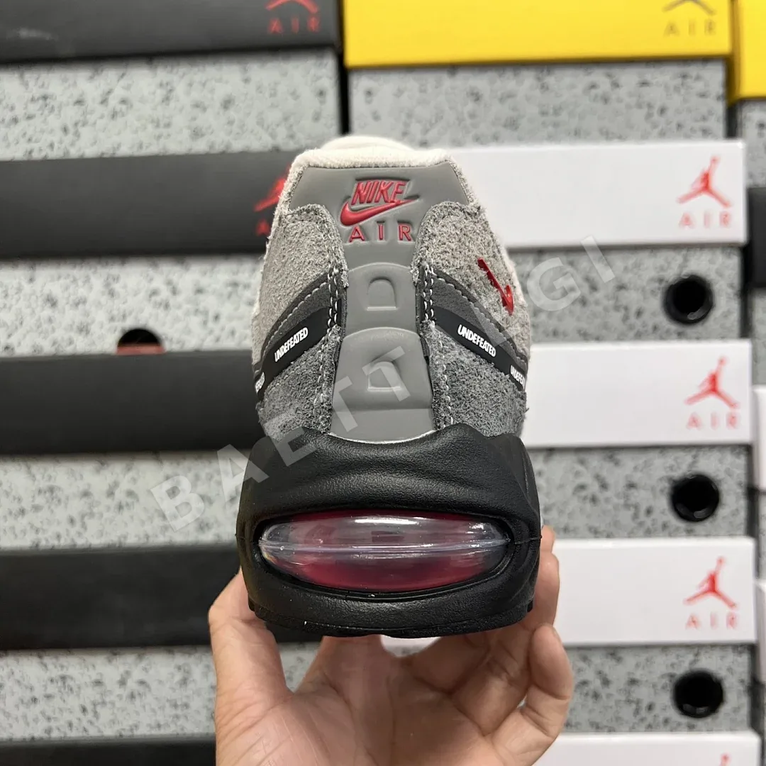나이키 [GX] 에어 맥스 95 SP 레드 IB4523-003 201259 Nike Air Max 95 SP Undefeated Geo 상세 이미지 4