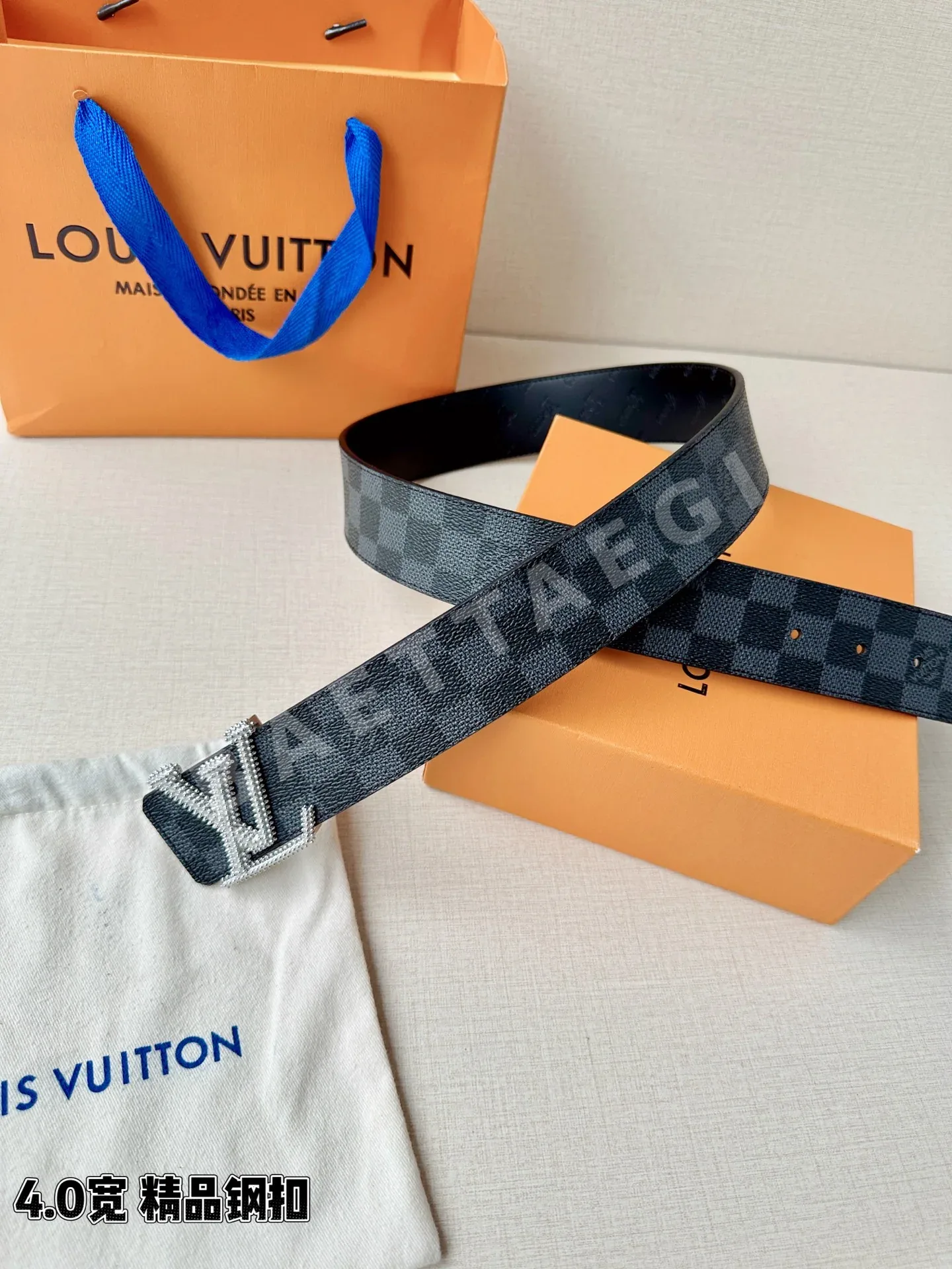 루이비통 LV 이니셜 스터드 리버서블 가죽 벨트 상세 이미지 6