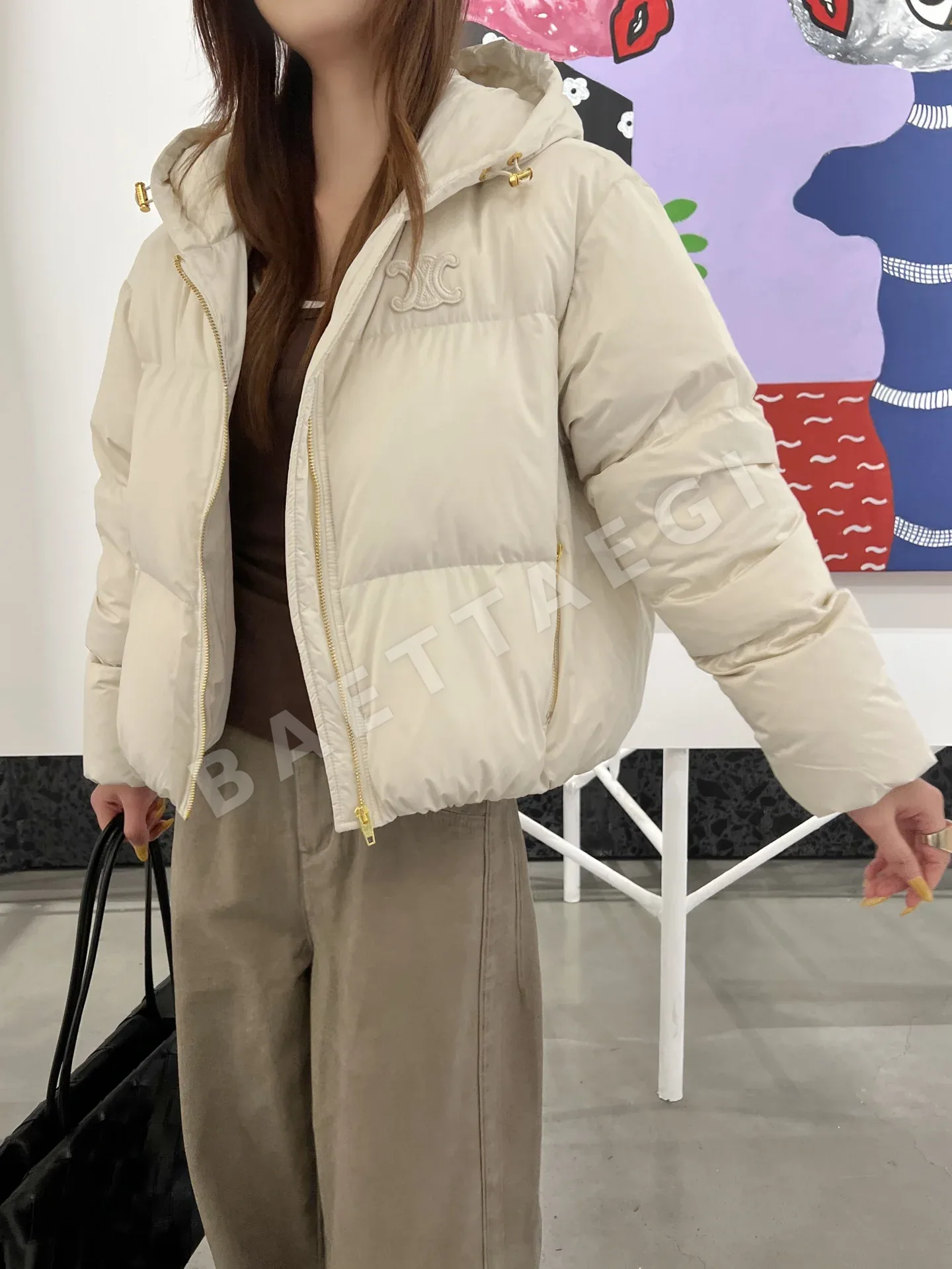 셀린느 후드 부착 화이트 구스다운 여성 패딩 195516