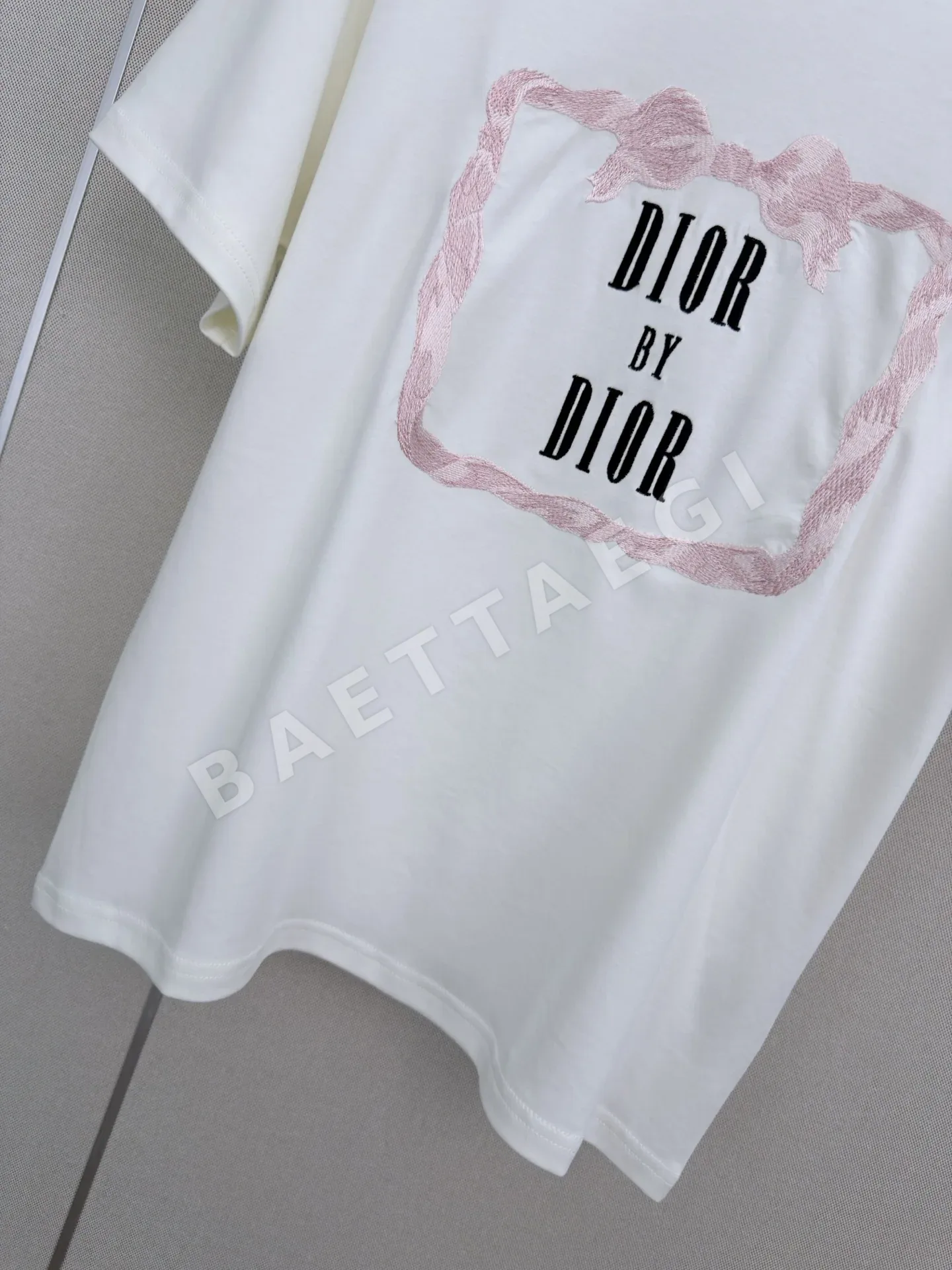 디올 레터 자수 크루넥 반팔 티셔츠 상세 이미지 6