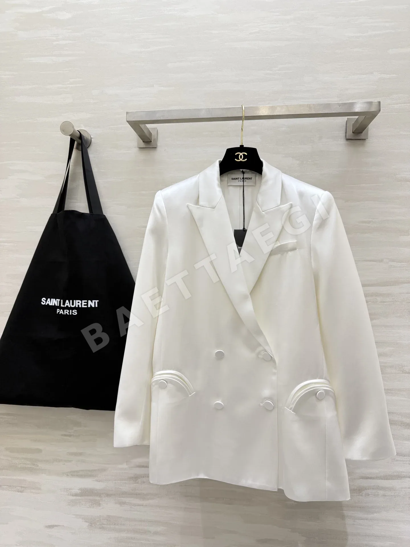생로랑 새틴 더블 브레스티드 여성 자켓 103289