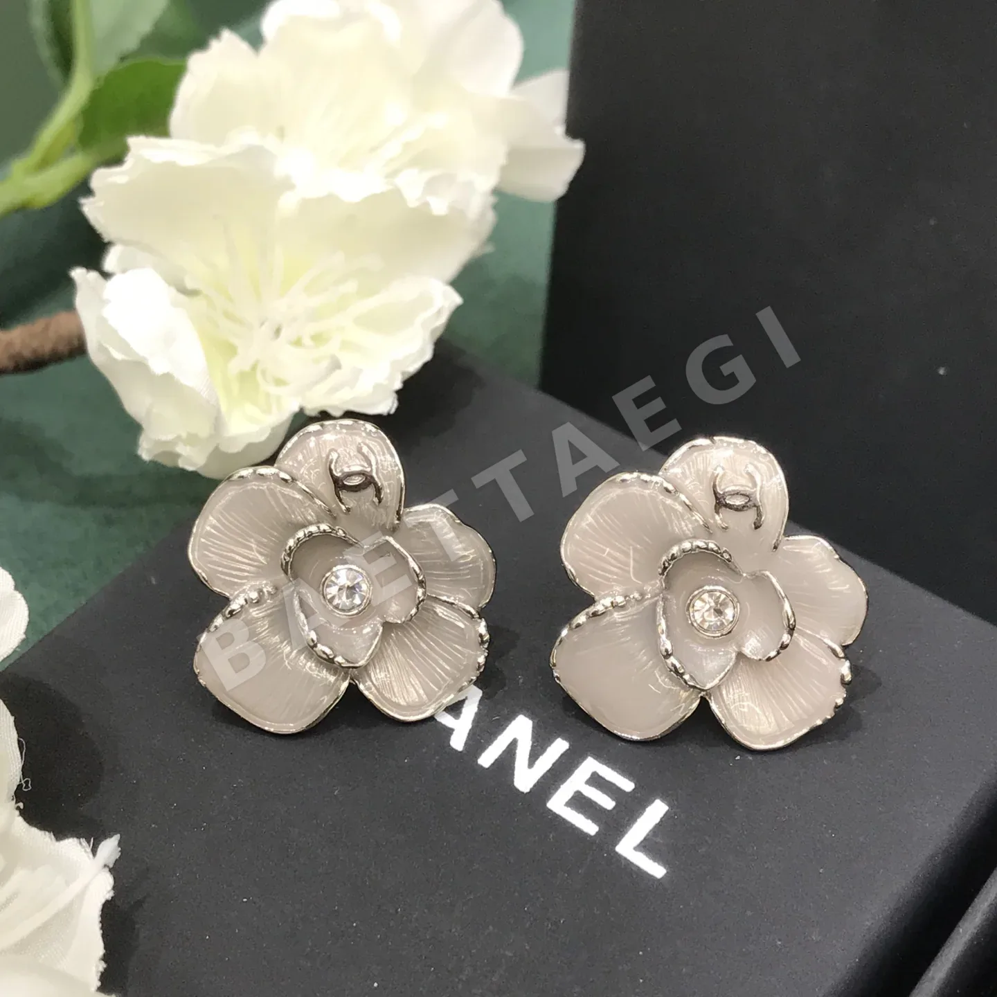 샤넬 카멜리아 진주 스터드 귀걸이 상세 이미지 6