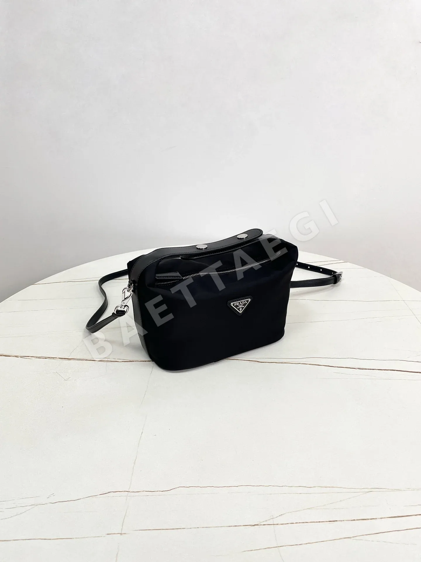 프라다 셰리 리나일론 런치박스 가방 1BC302 상세 이미지 2