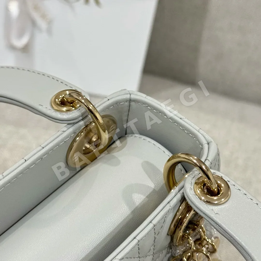 디올 레이디 클라우드 그레이 램스킨 가방 상세 이미지 6
