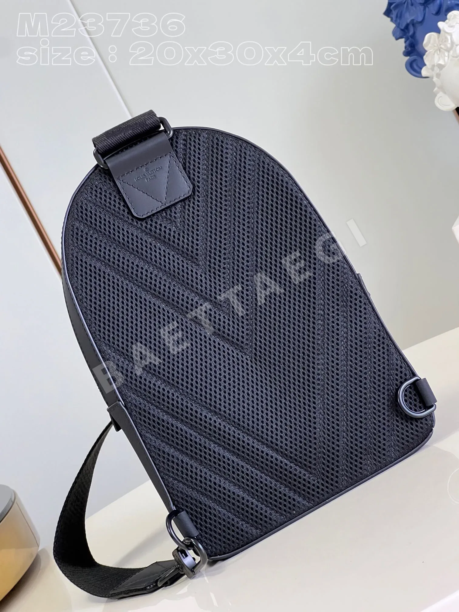 루이비통 M23736 블랙 백팩 숄더백 상세 이미지 5