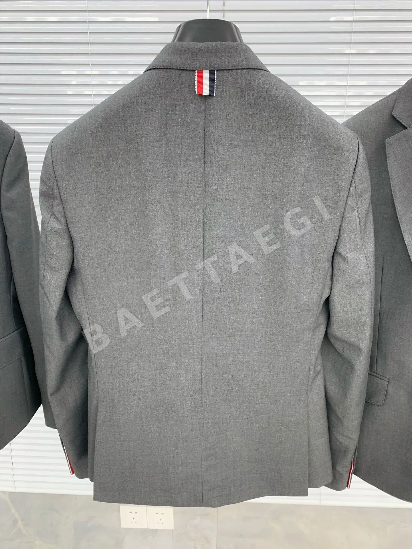 톰브라운 남성 기본 무지 정장 자켓 상세 이미지 5