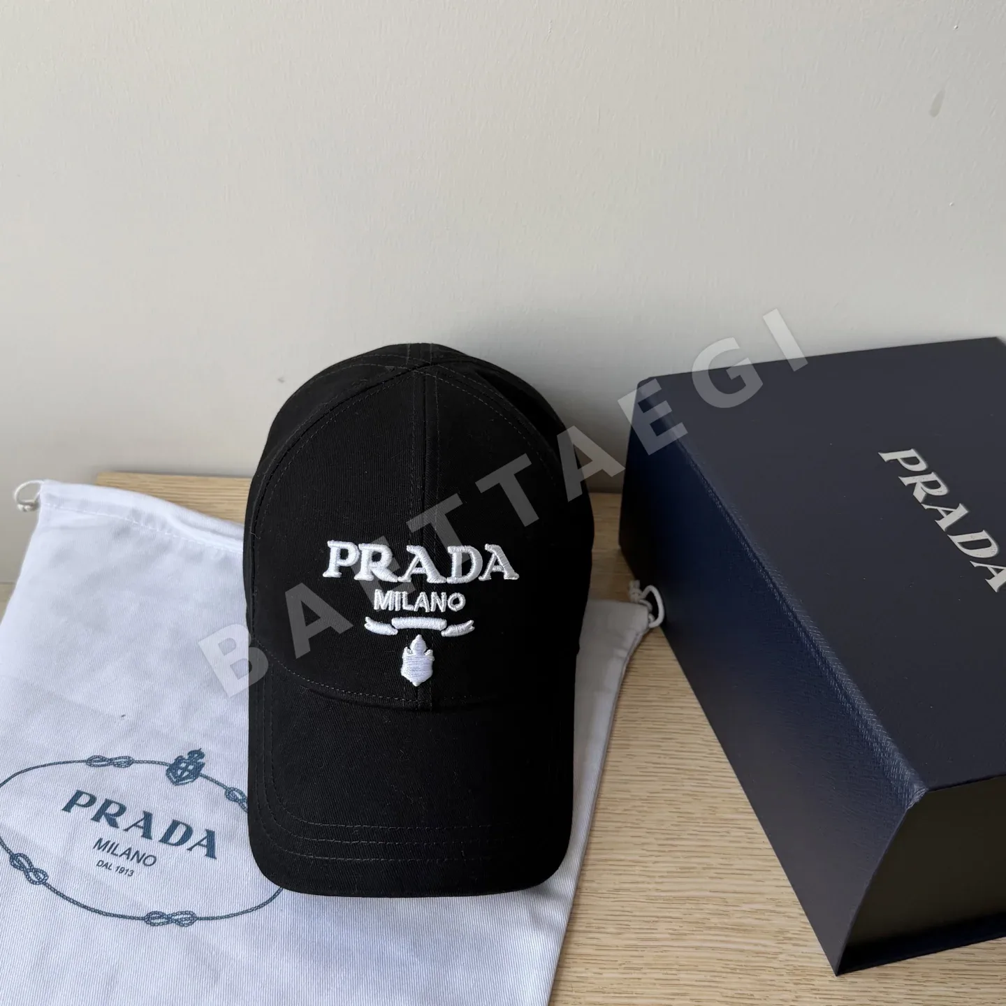 프라다 자수 로고 베이스볼 모자 85130