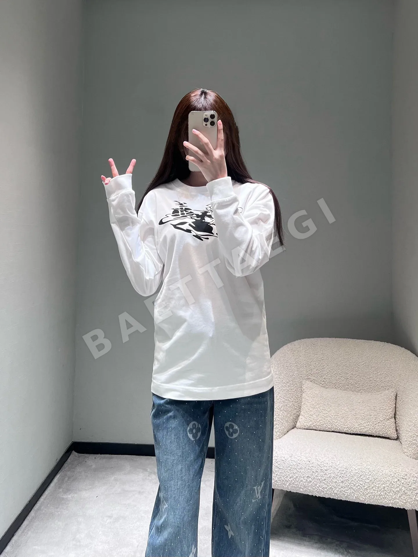 비비안웨스트우드 토성 프린트 여성 긴팔 티셔츠 상세 이미지 7