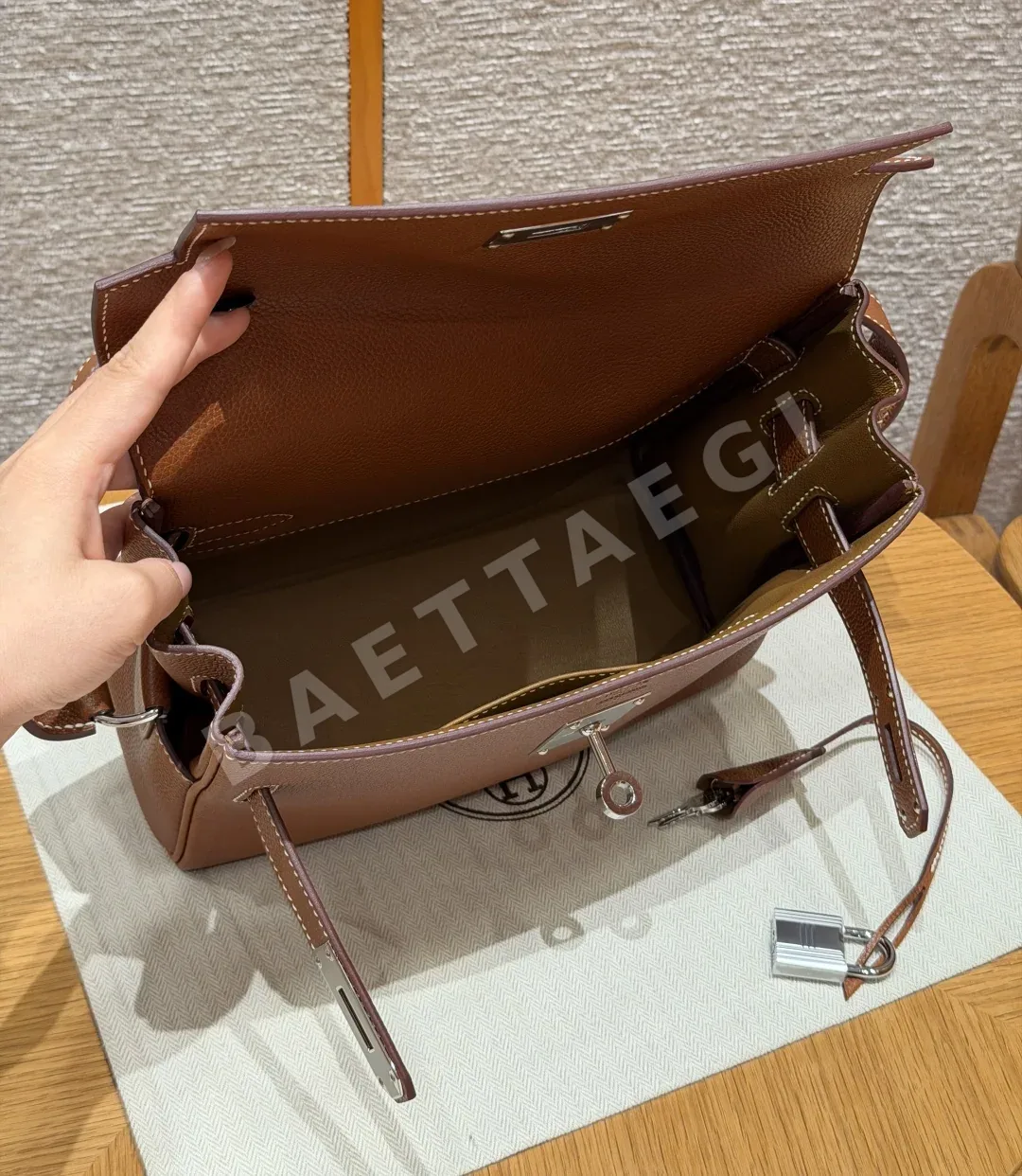 에르메스 켈리 메신저 가방 상세 이미지 6