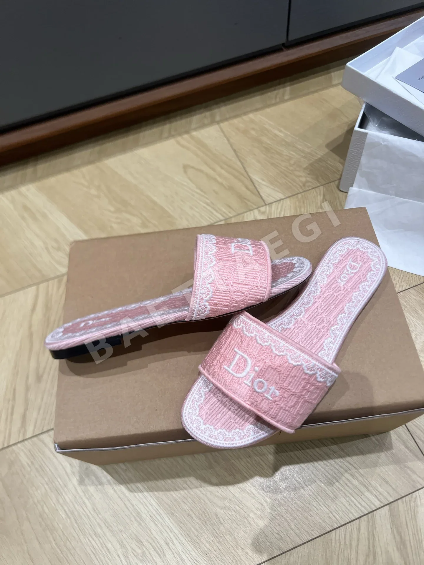 디올 자수 자카드 샌들 상세 이미지 4