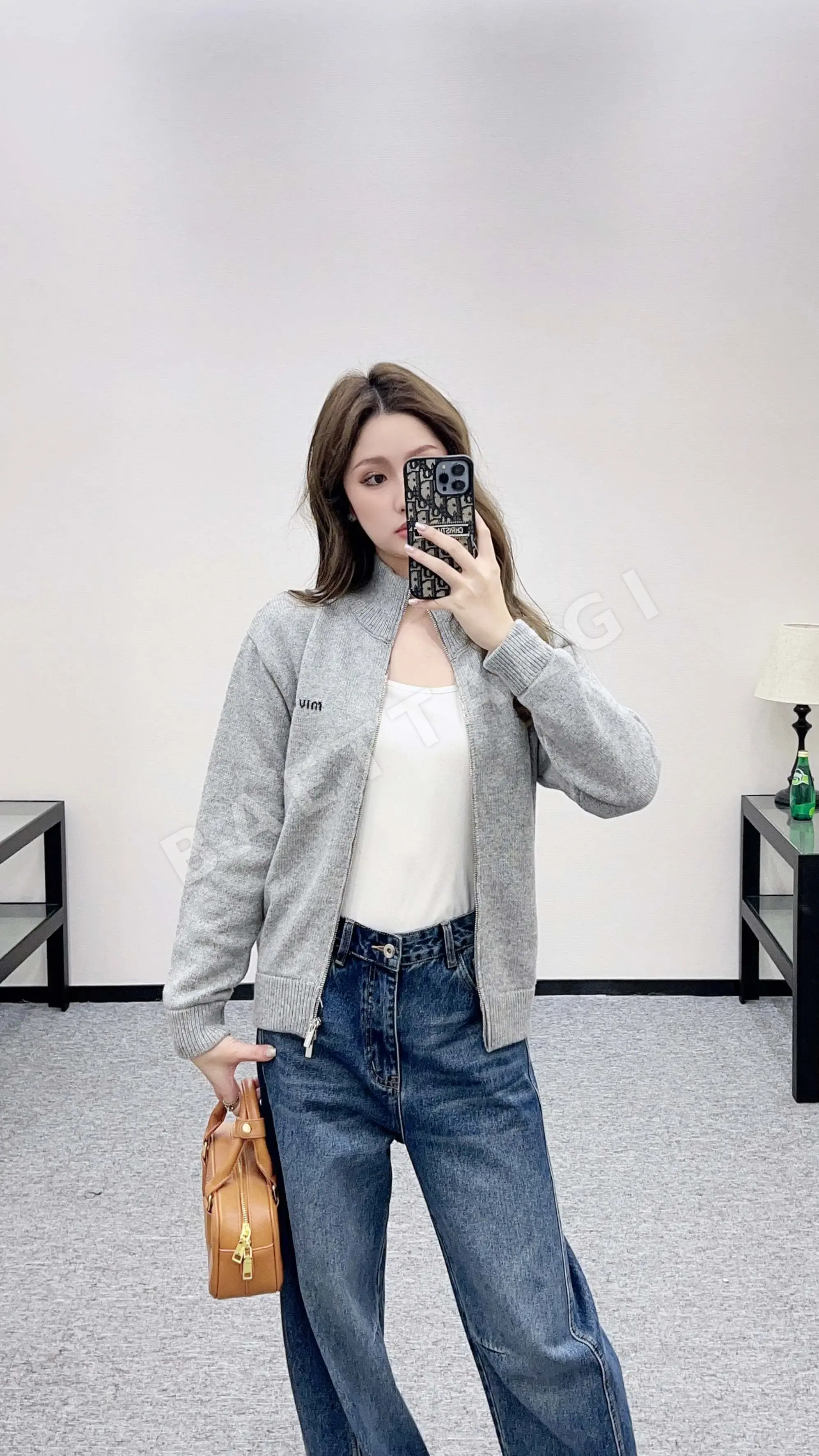 미우미우 울 스탠드카라 지퍼업 가디건 101491