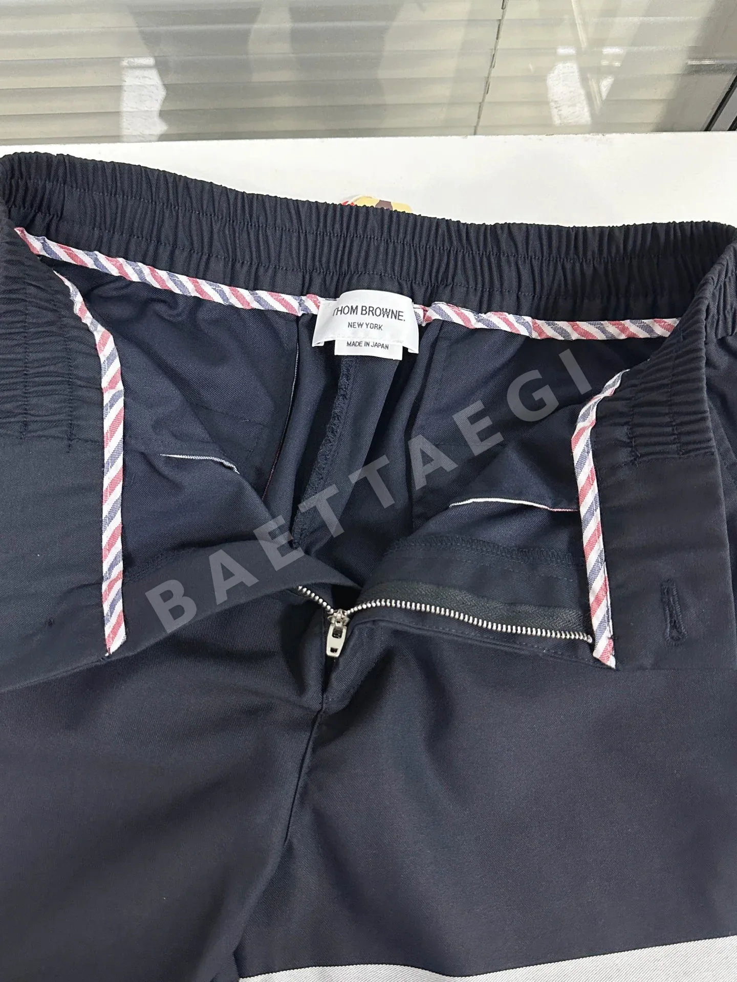 톰브라운 면 4바 스트라이프 캐주얼 바지 상세 이미지 8