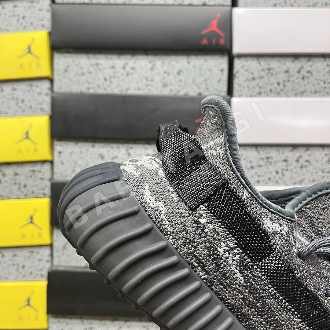 아디다스 [R] 이지 부스트 350 V2 ID4811 200758 Adidas Yeezy Boost 350 V2 상세 이미지 4