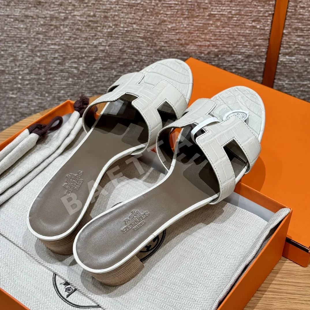 에르메스 오아시스 샌들 글레이셔화이트 악어가죽 하이힐 상세 이미지 2