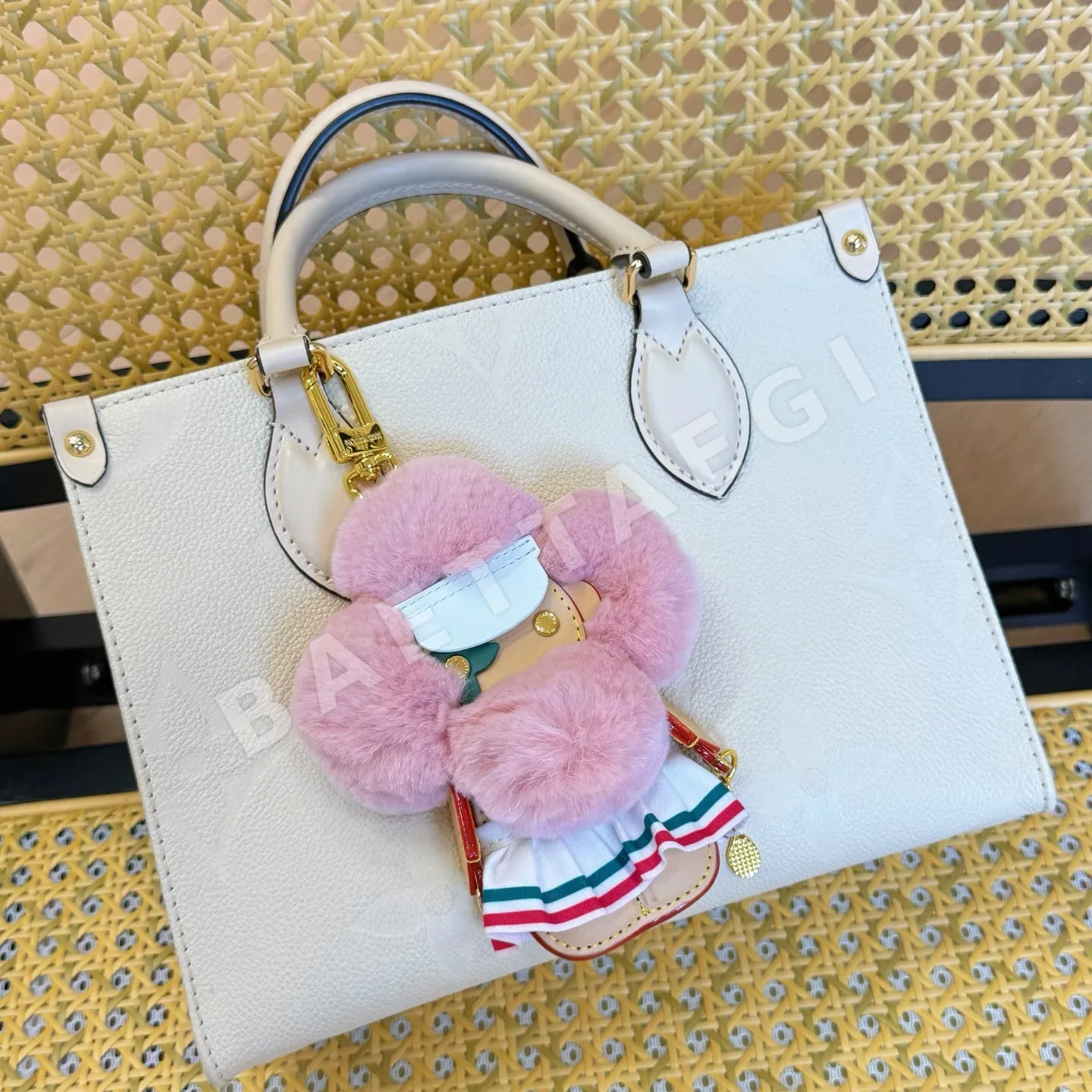 루이비통 비비안 모노그램 키링 상세 이미지 11