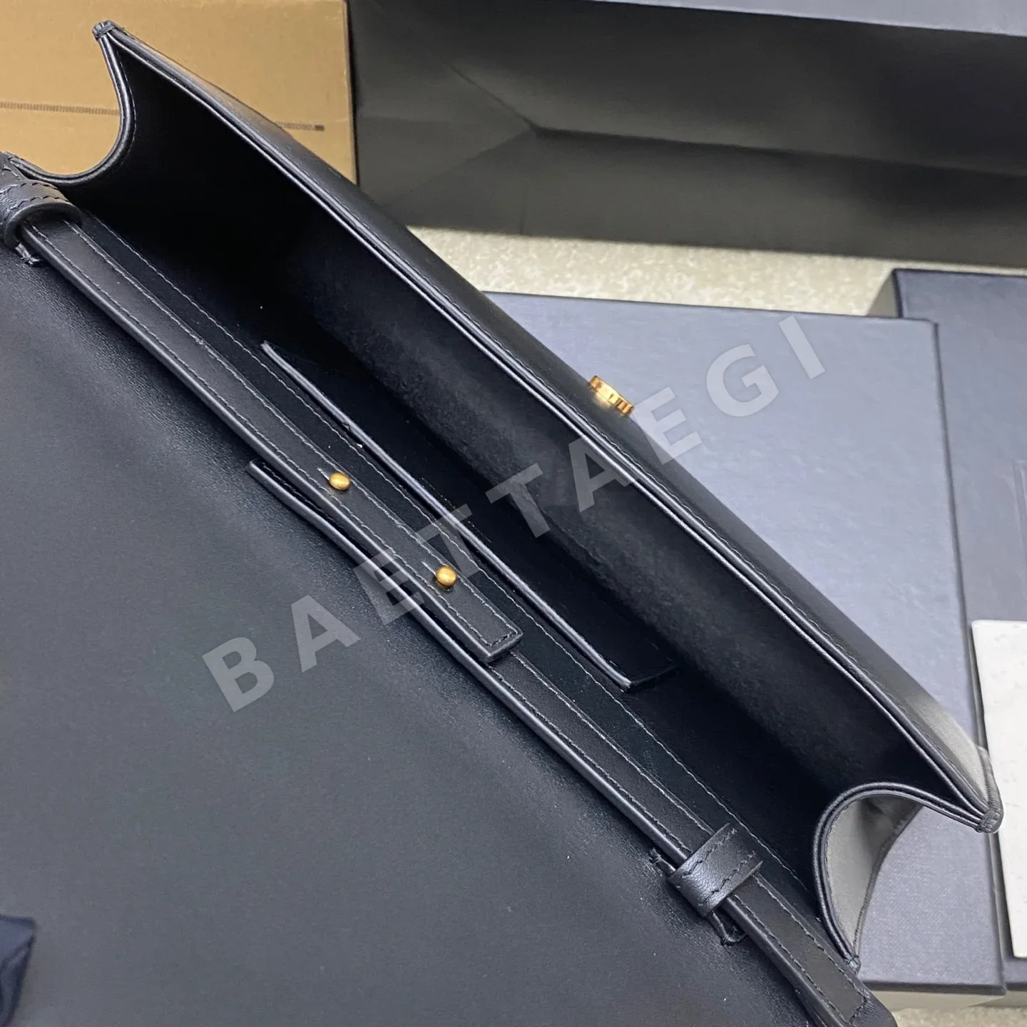 생로랑 YSL 메탈 로고 체인 숄더백 상세 이미지 8