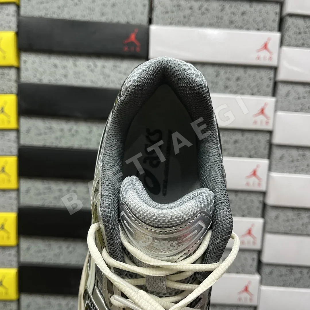 아식스 [TOP] 젤 카야노 14 1201A935-001 200411 Asics Gel-Kayano 14 Black Glacier Grey 상세 이미지 2