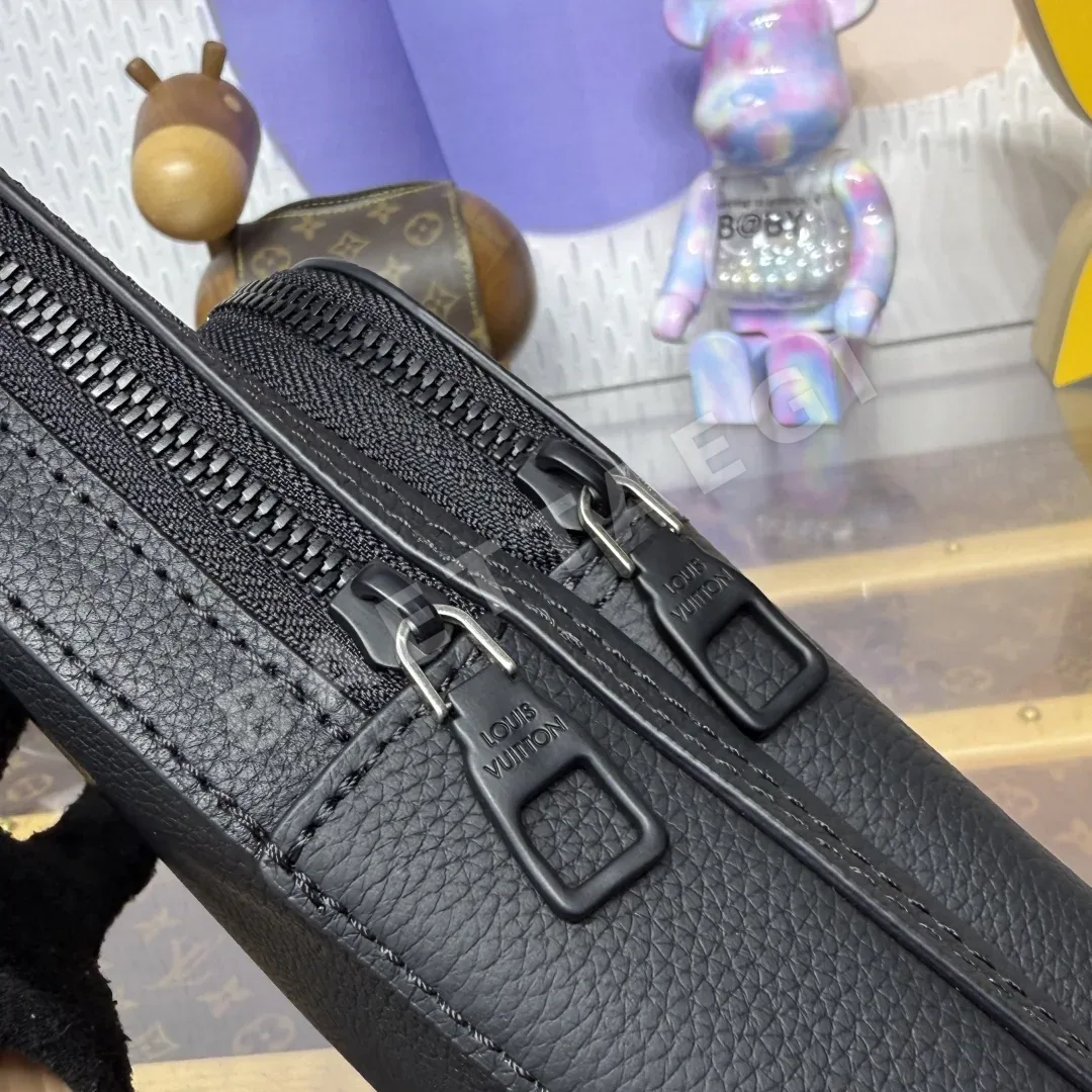 루이비통 에어로그람 페블드 가죽 숄더백 M15255 상세 이미지 5