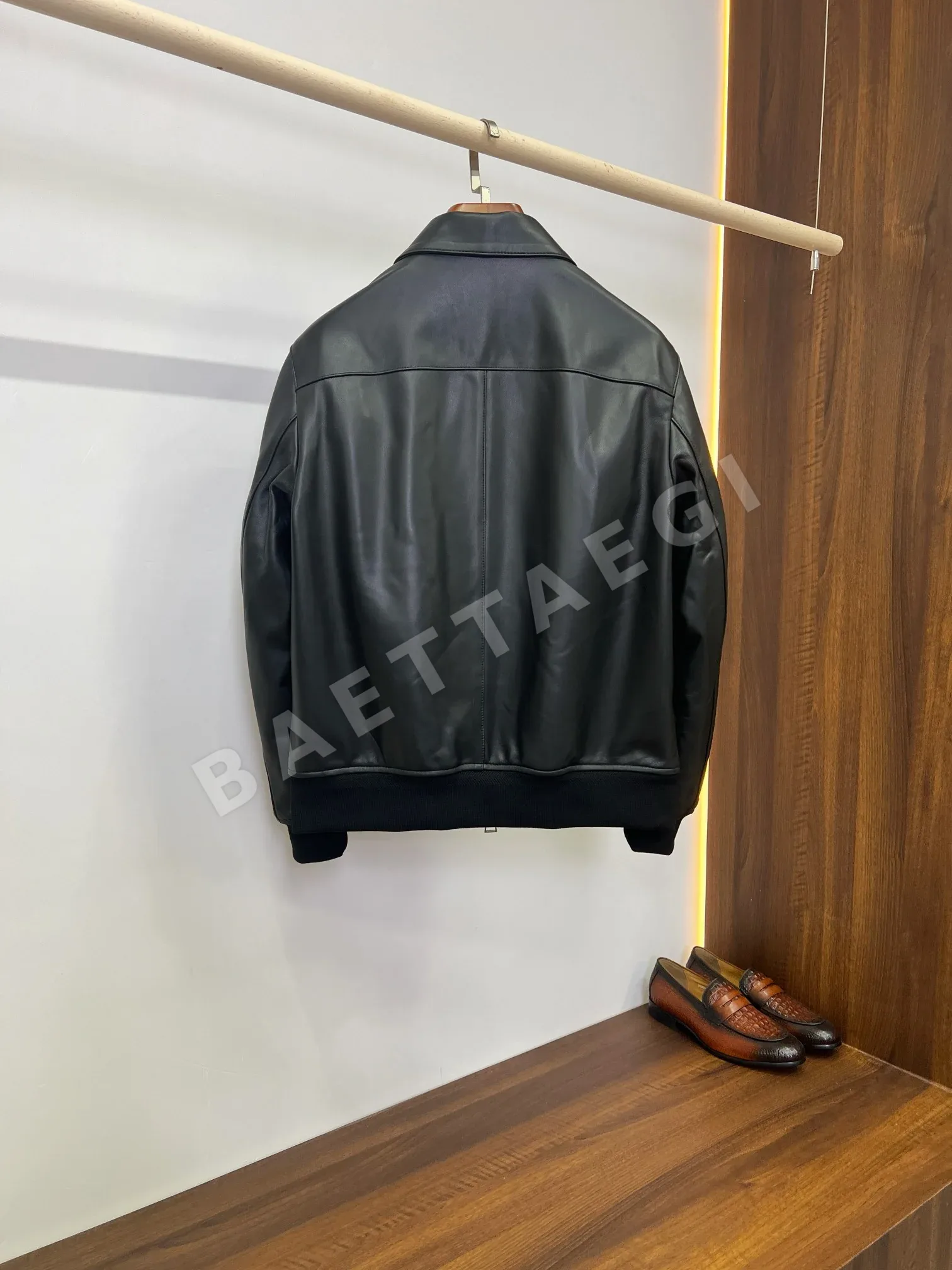 톰포드 램스킨 라펠 남성 가죽 자켓 상세 이미지 4