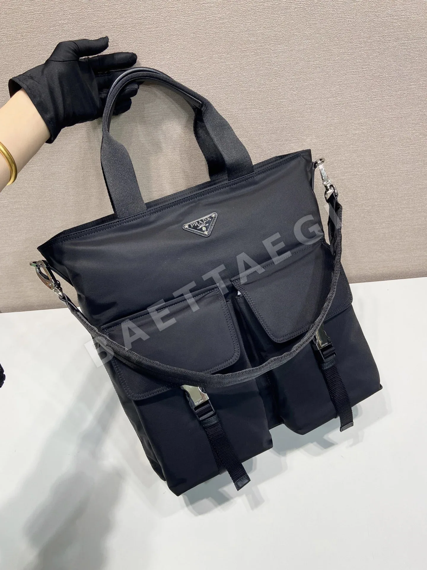 프라다 Explore 나일론 토트백 2VG138 상세 이미지 4