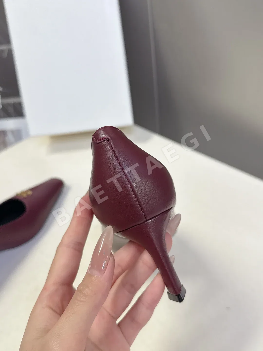 셀린느 뾰족 토 여성 신발 상세 이미지 8