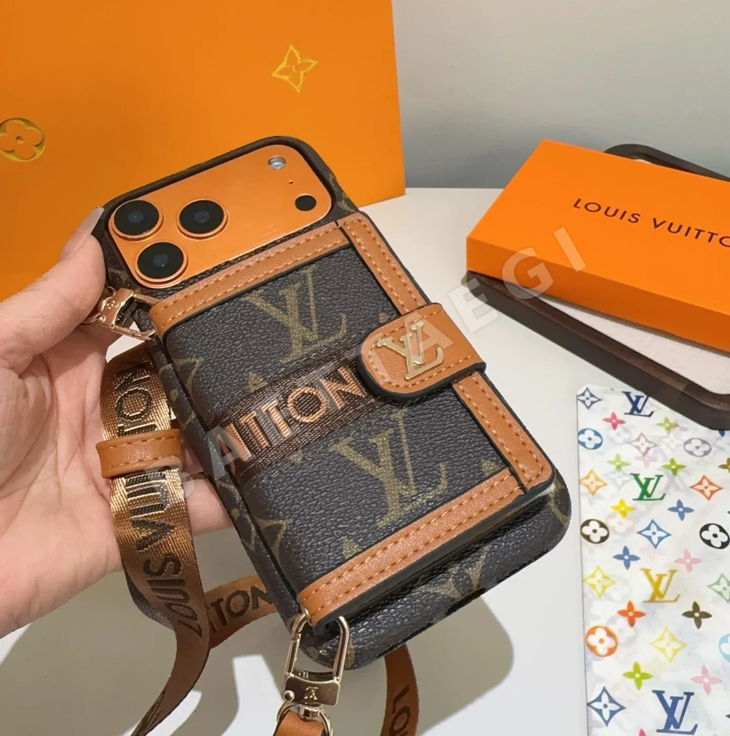 루이비통 LV 웨빙 크로스바디 카드홀더 폰케이스 상세 이미지 6
