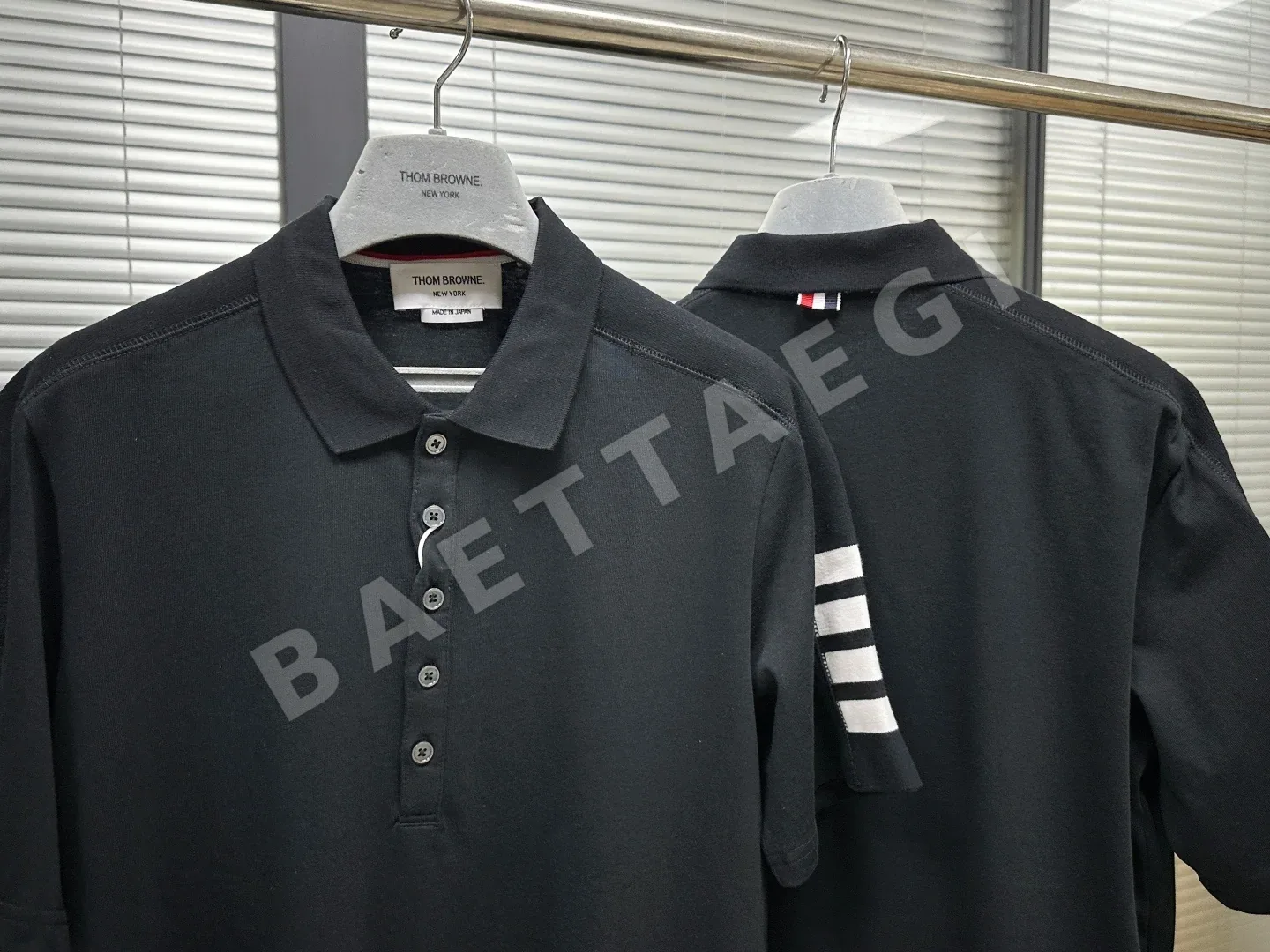 톰브라운 4바 스트라이프 립 편직 남성 반팔 폴로셔츠 상세 이미지 4
