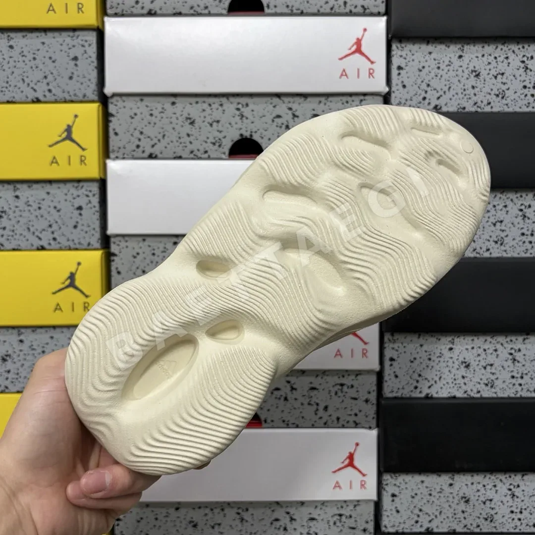 아디다스 [LW] 이지 폼 RNNR FY4567 200645 Adidas Yeezy Foam RNNR Sand 상세 이미지 10