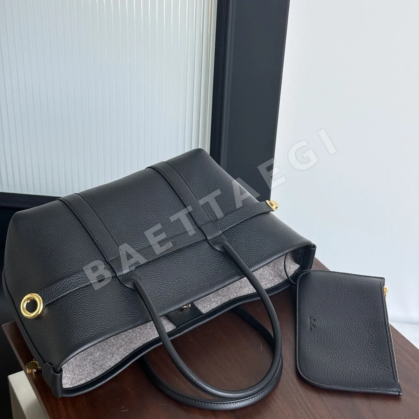 로로피아나 기에라 쇼퍼백 상세 이미지 4