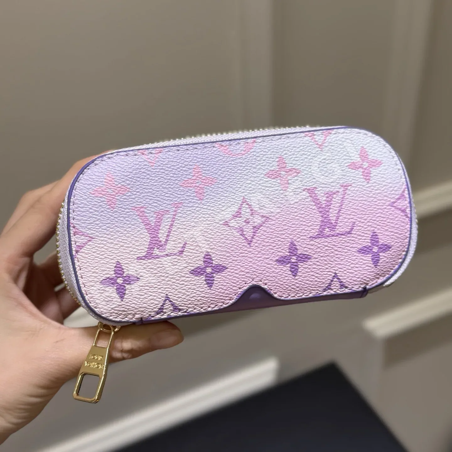 루이비통 LV × TM ANNA 선글라스 케이스 키링 상세 이미지 3