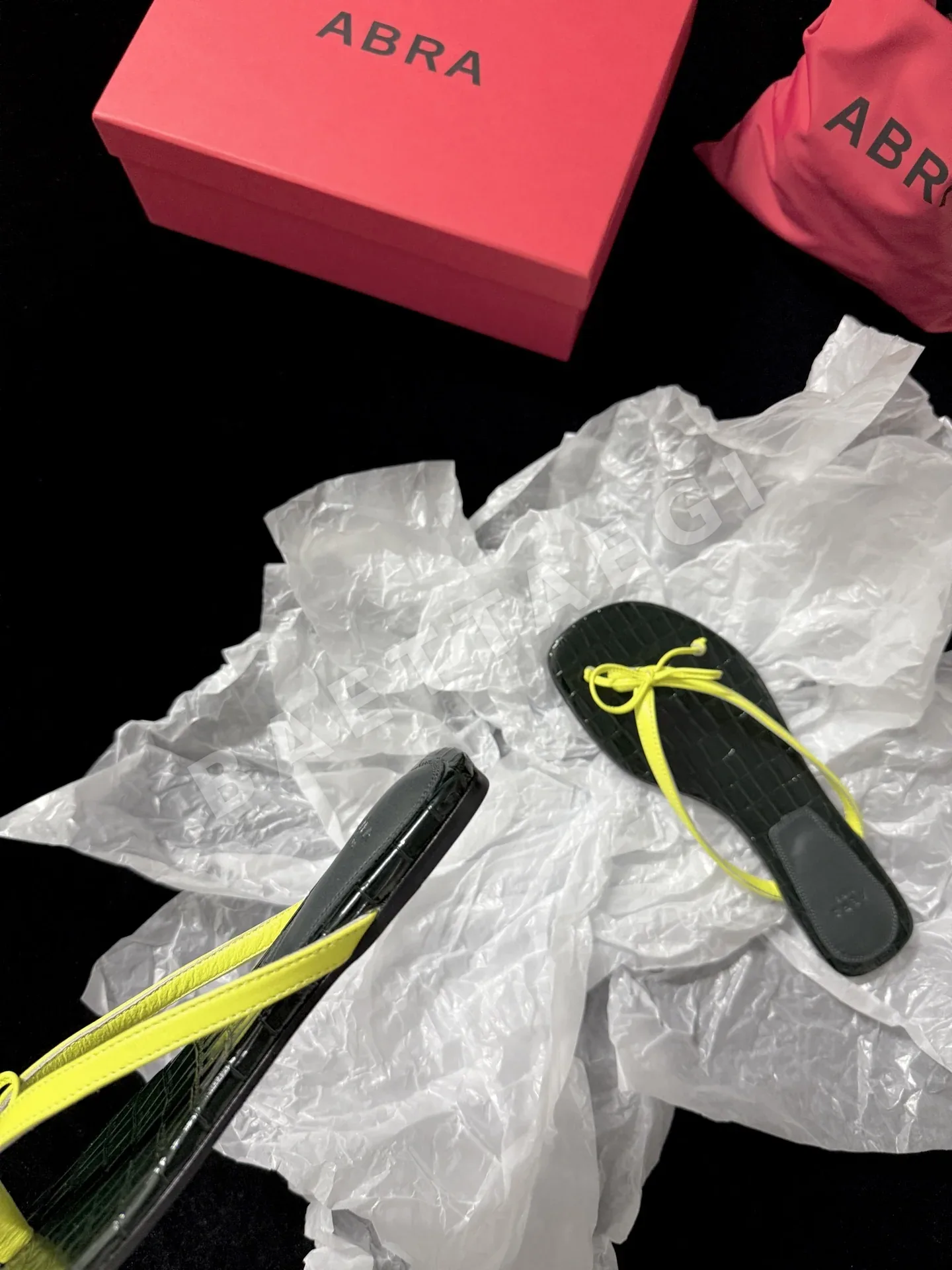 아브라 크로커다일 패턴 비치 샌들 상세 이미지 8