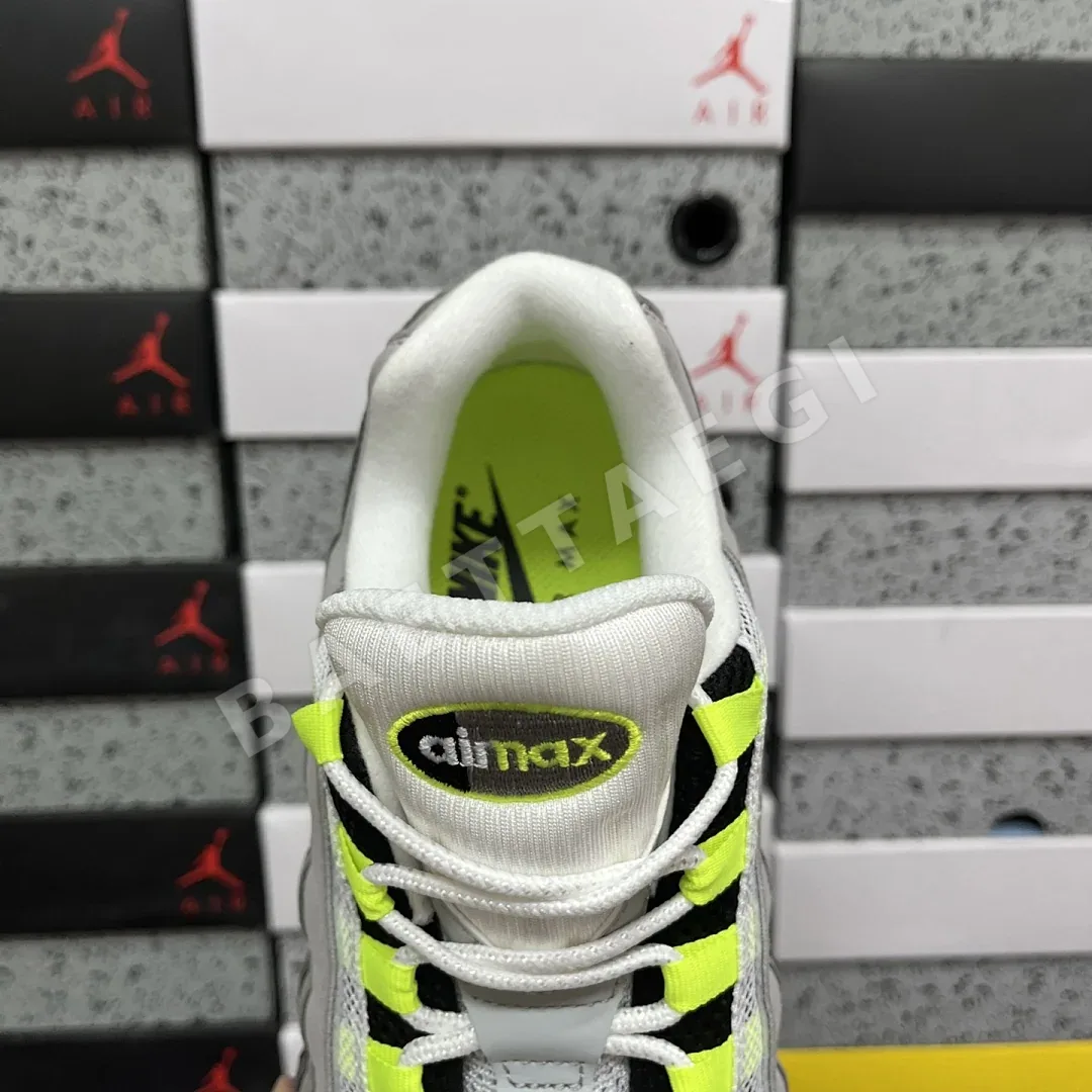 나이키 [GX] 에어 맥스 95 OG 그레이 그린 HM4740-001 201229 Nike Air Max 95 OG Big Bubble Neon 상세 이미지 9