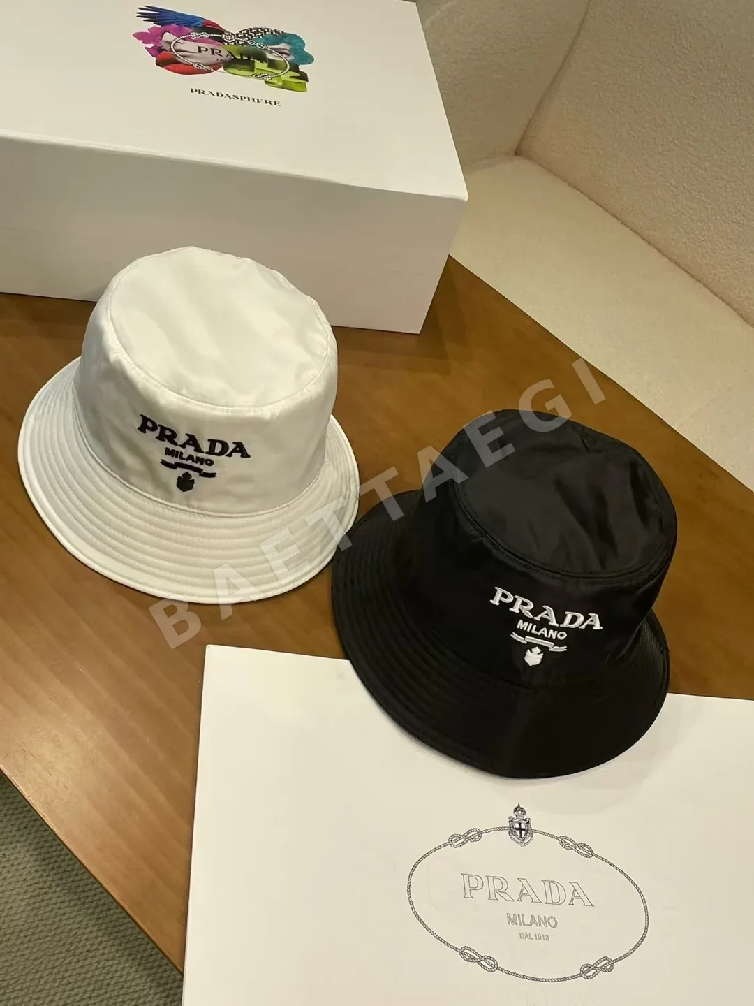 프라다 자수 버킷햇 84904