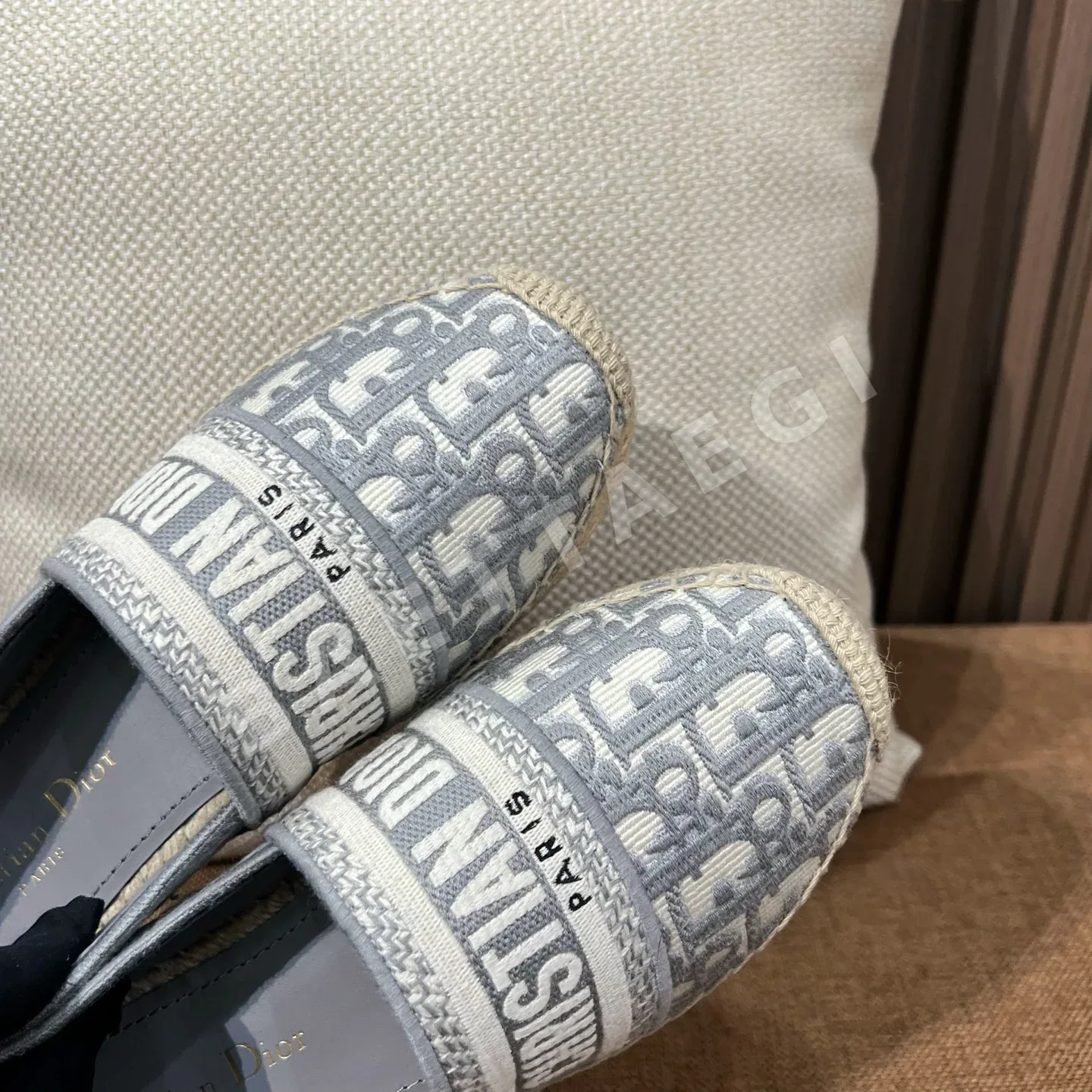 디올 그랑빌 오블리크 에스파드리유 그레이 신발 상세 이미지 8