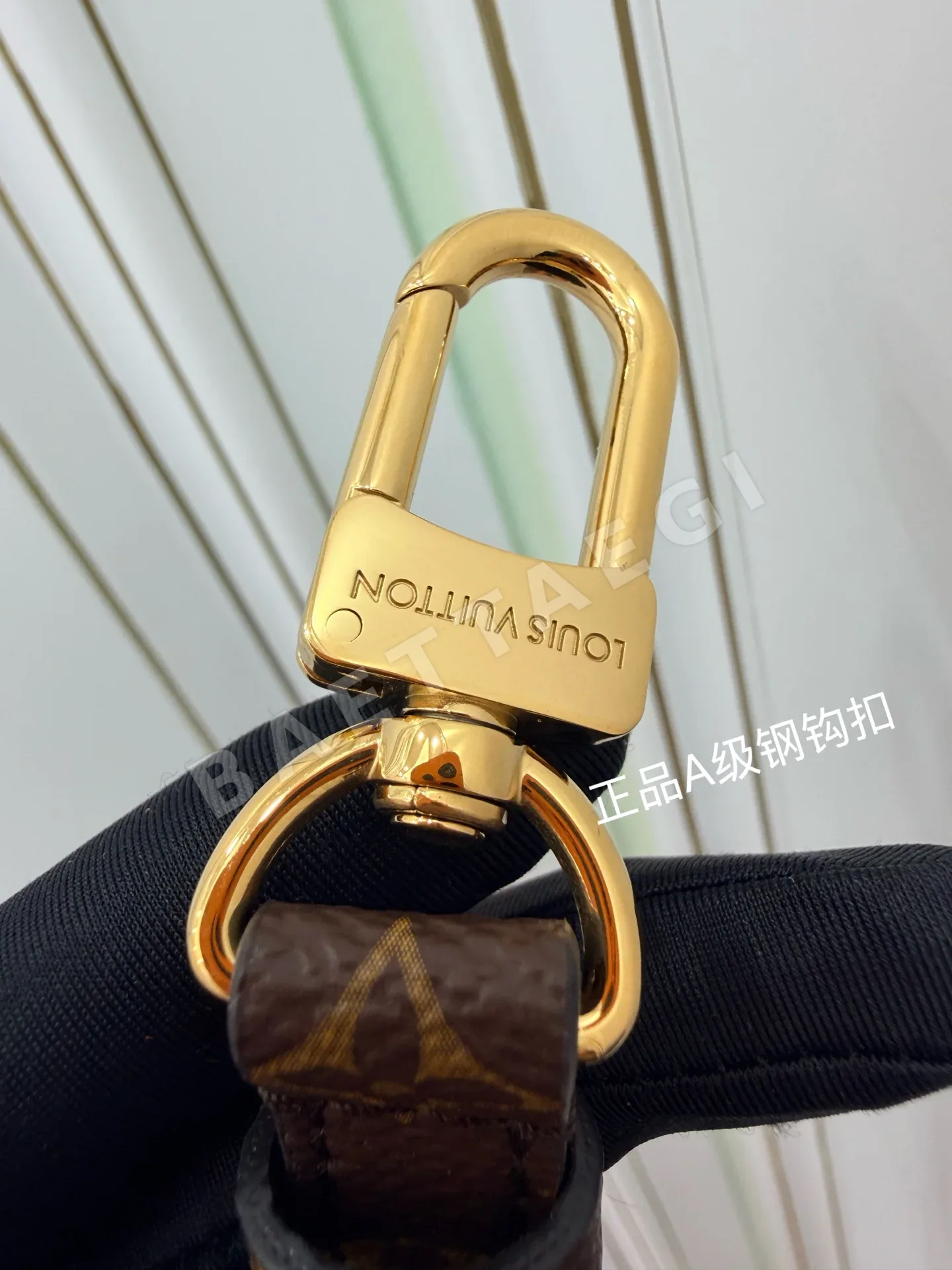 루이비통 M28029 천연 가죽 가방 상세 이미지 5