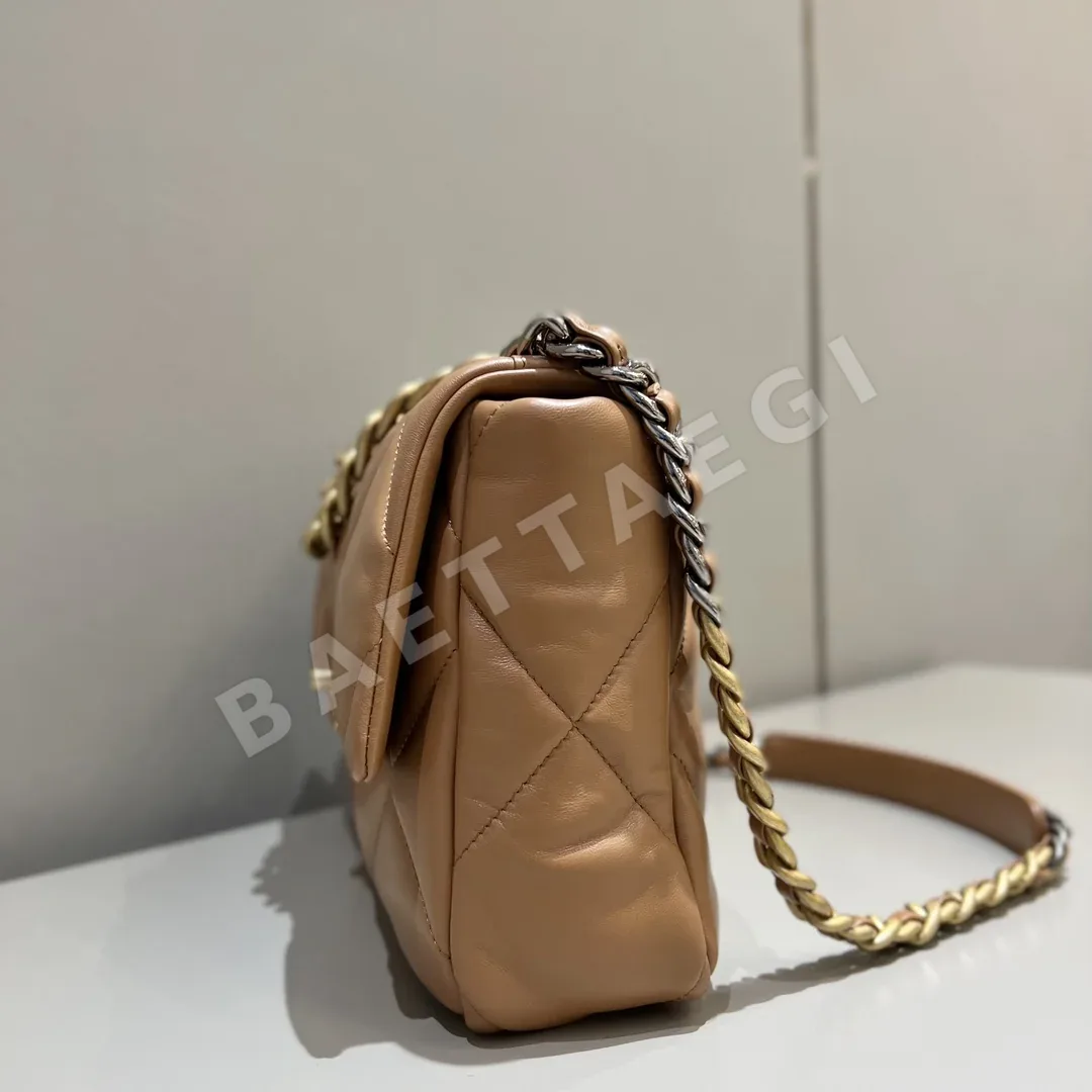 샤넬 카라멜 금장 가방 상세 이미지 3