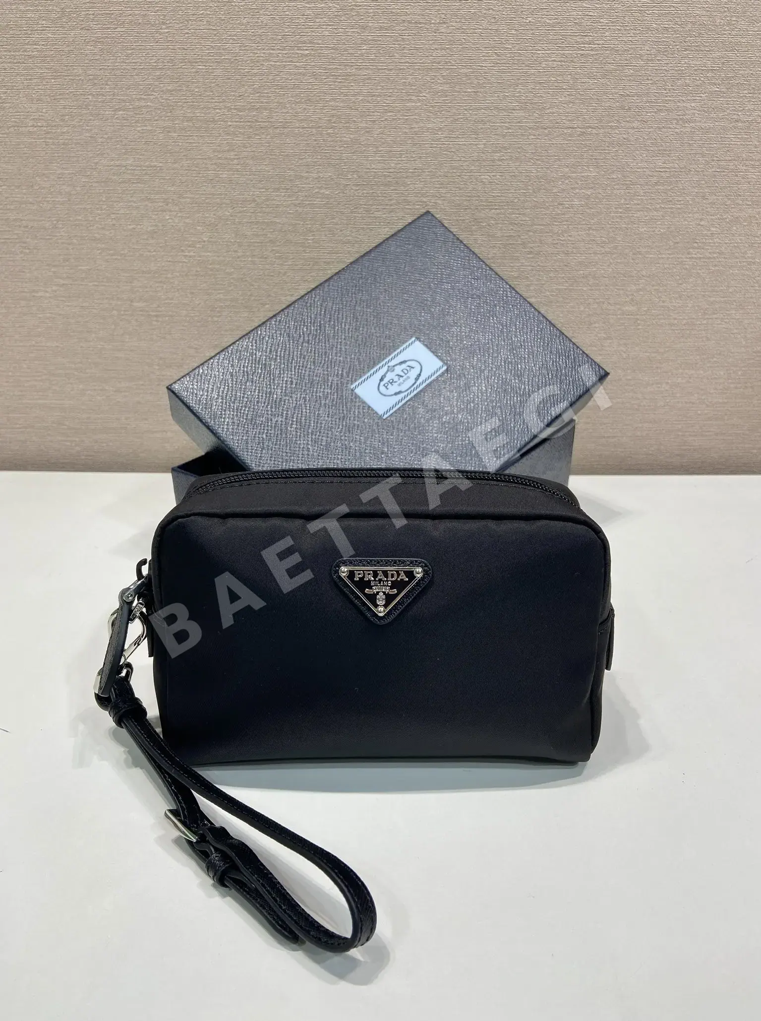 프라다 리사이클 나일론 클러치백 1NS021 67966