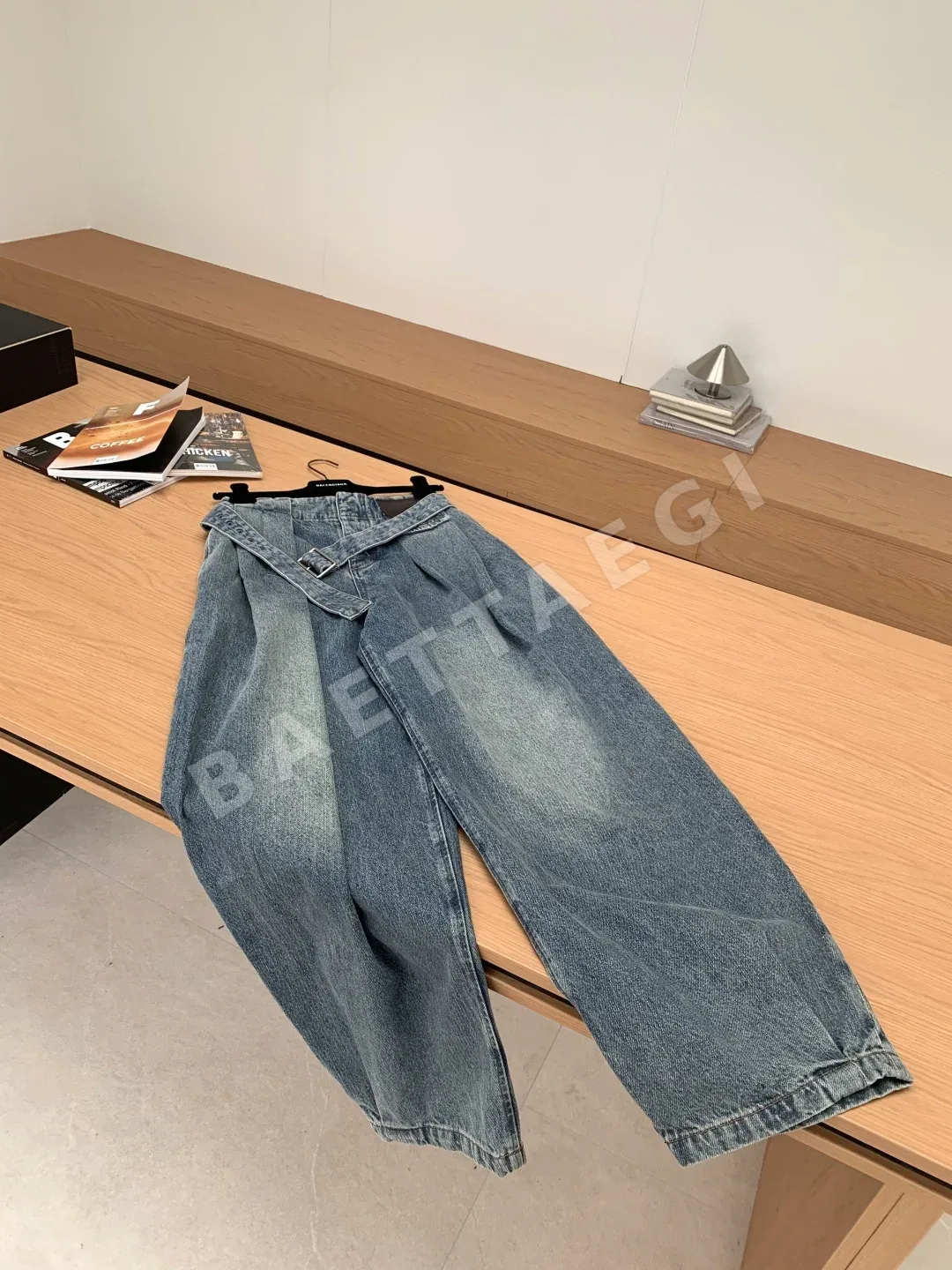 로에베 와이드 오버핏 워싱 남성 청바지 상세 이미지 6
