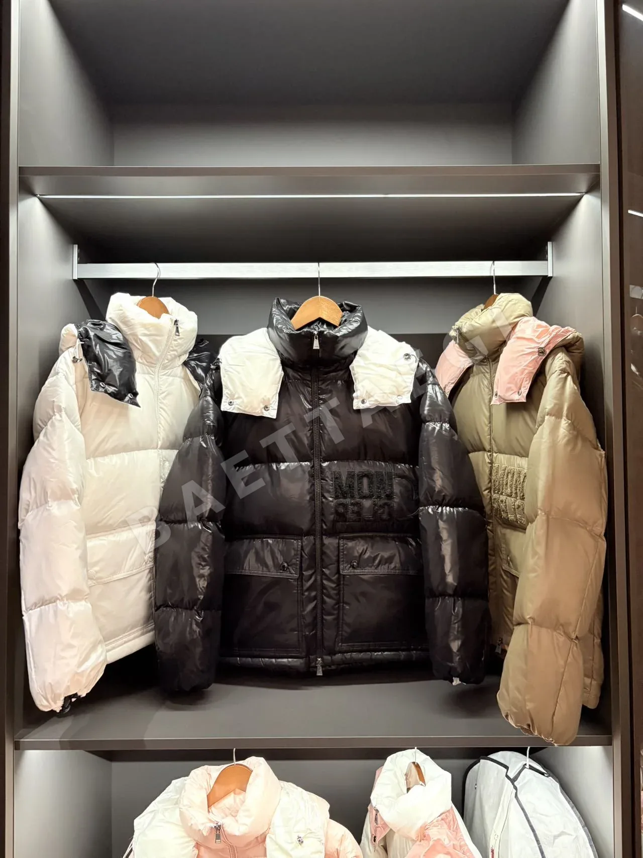 몽클레르 아베(Moncler Abbaye) 다운 재킷 상세 이미지 2