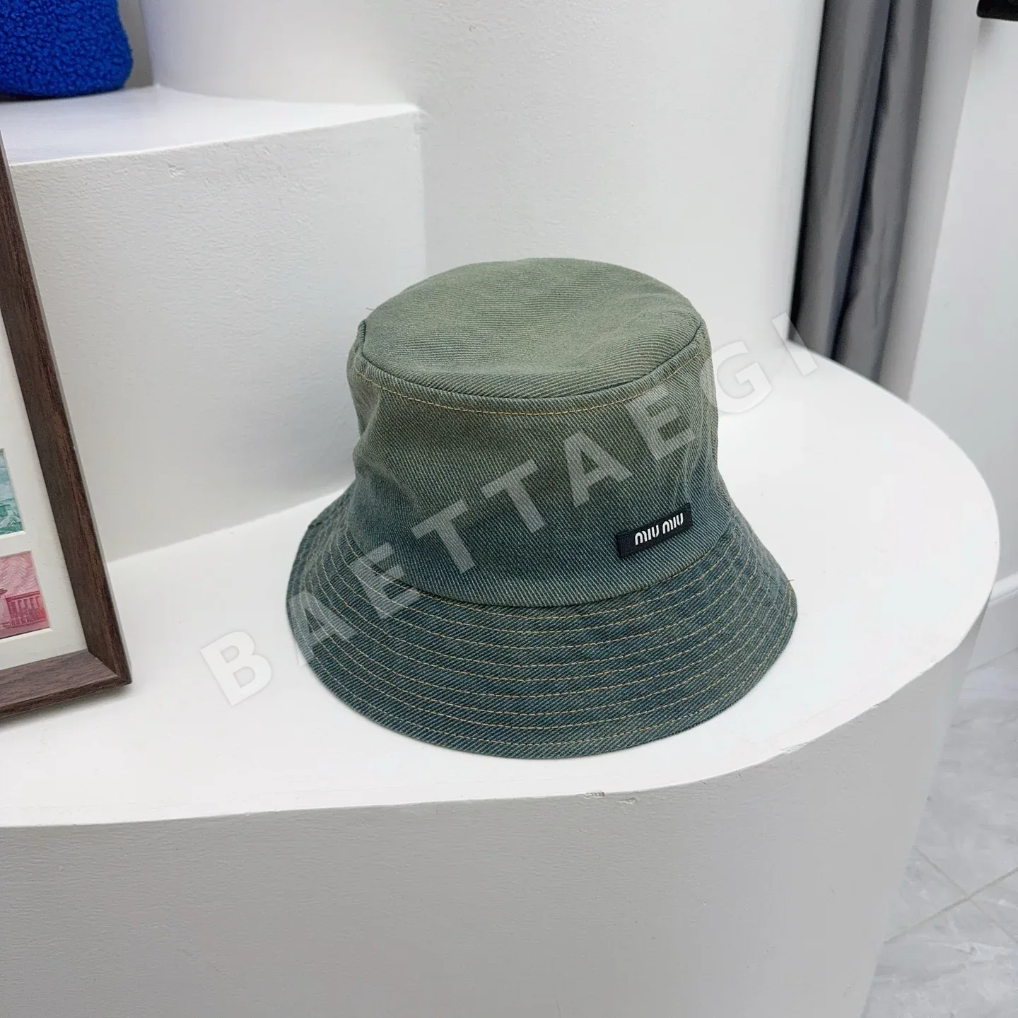 미우미우 워시드 데님 그라데이션 버킷햇 상세 이미지 5