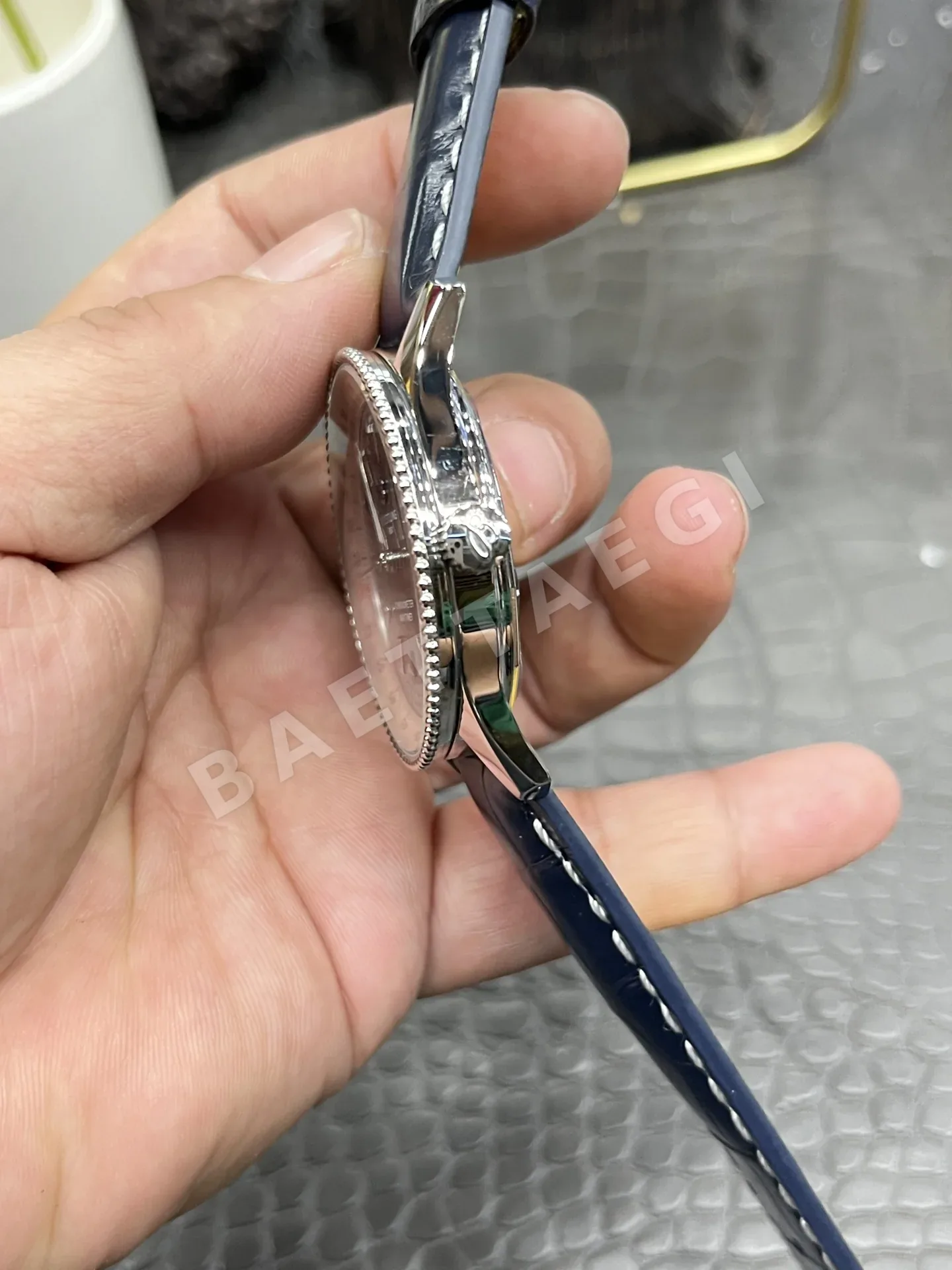 브라이틀링 에비에이션 기계식 시계 상세 이미지 6