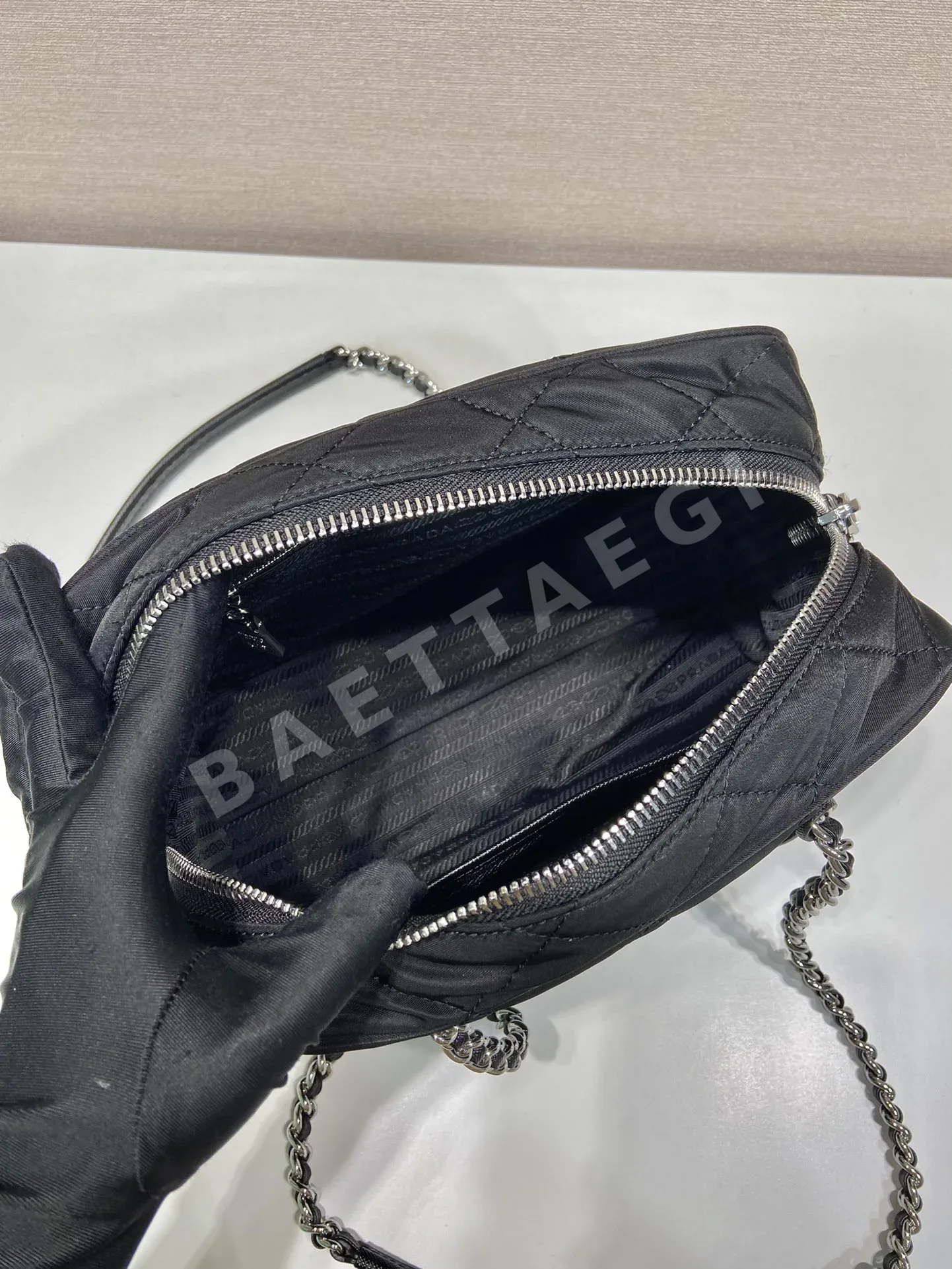 프라다 나일론 카메라백 1BB903 상세 이미지 8