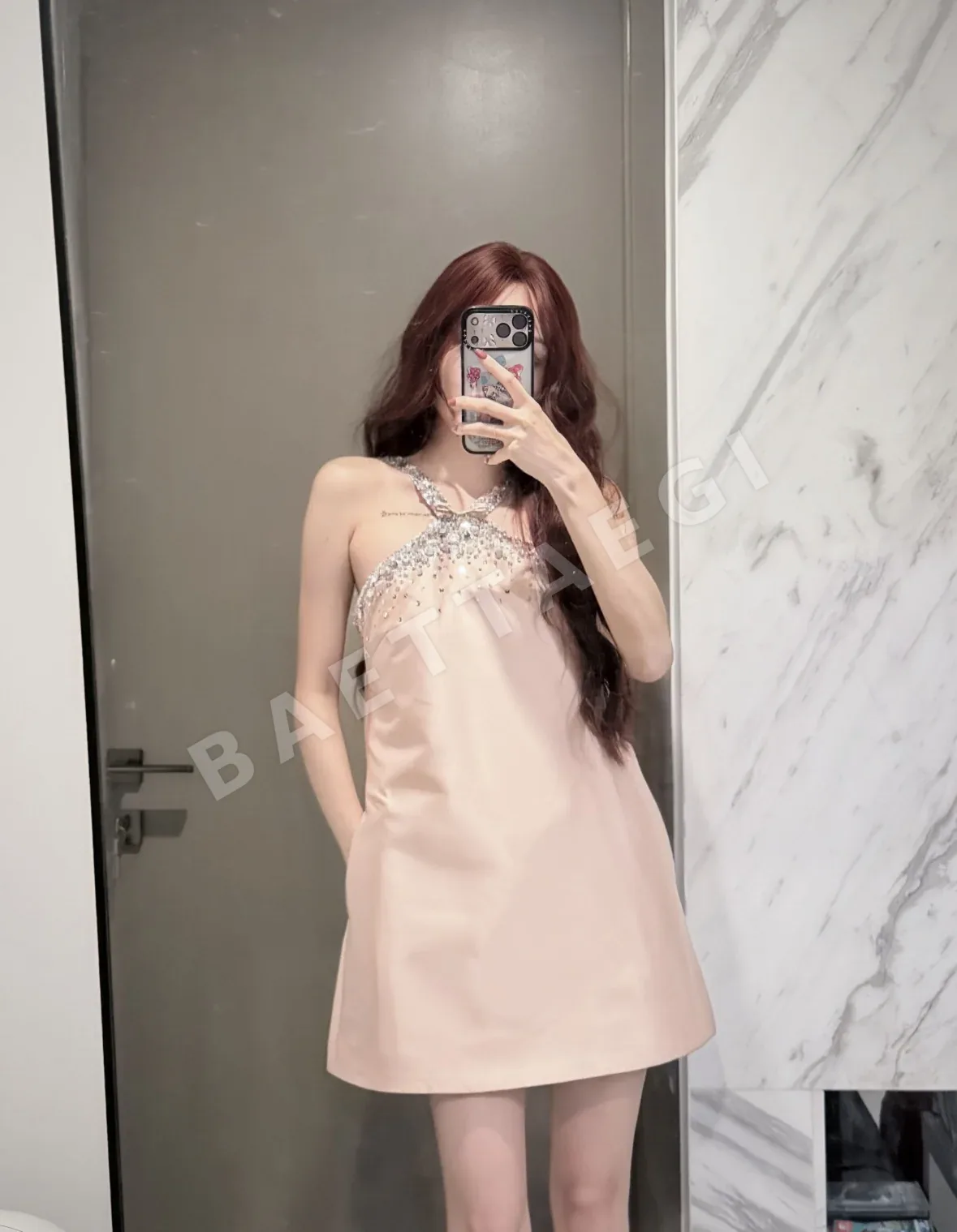 미우미우 핑크 새틴 스팽글 홀터 원피스 상세 이미지 8