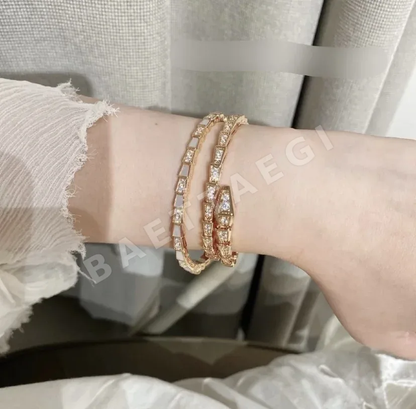불가리 화이트 마더오브펄 스네이크 팔찌 64603