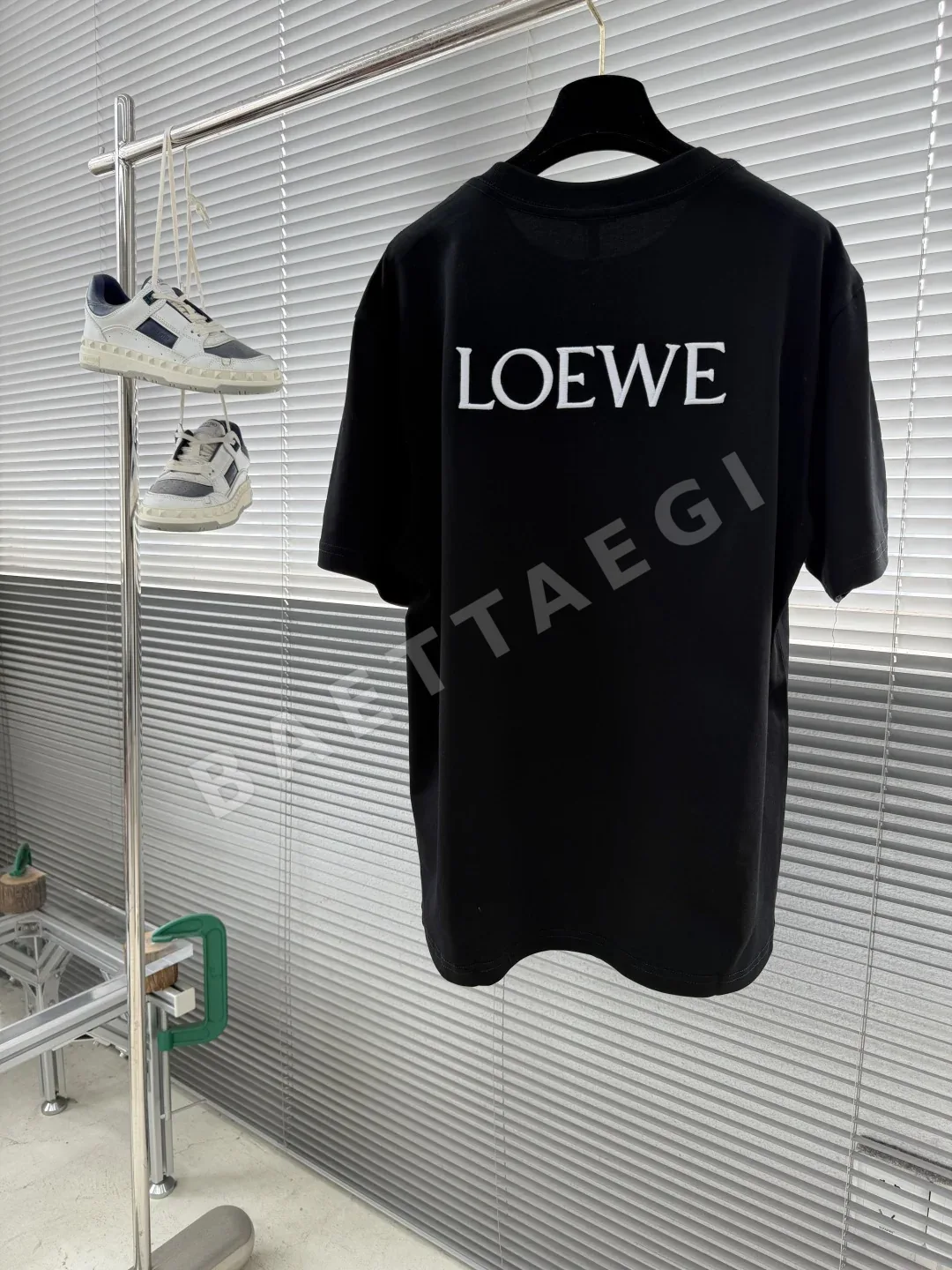 로에베 로고 코튼 라운드넥 반팔 티셔츠 상세 이미지 8