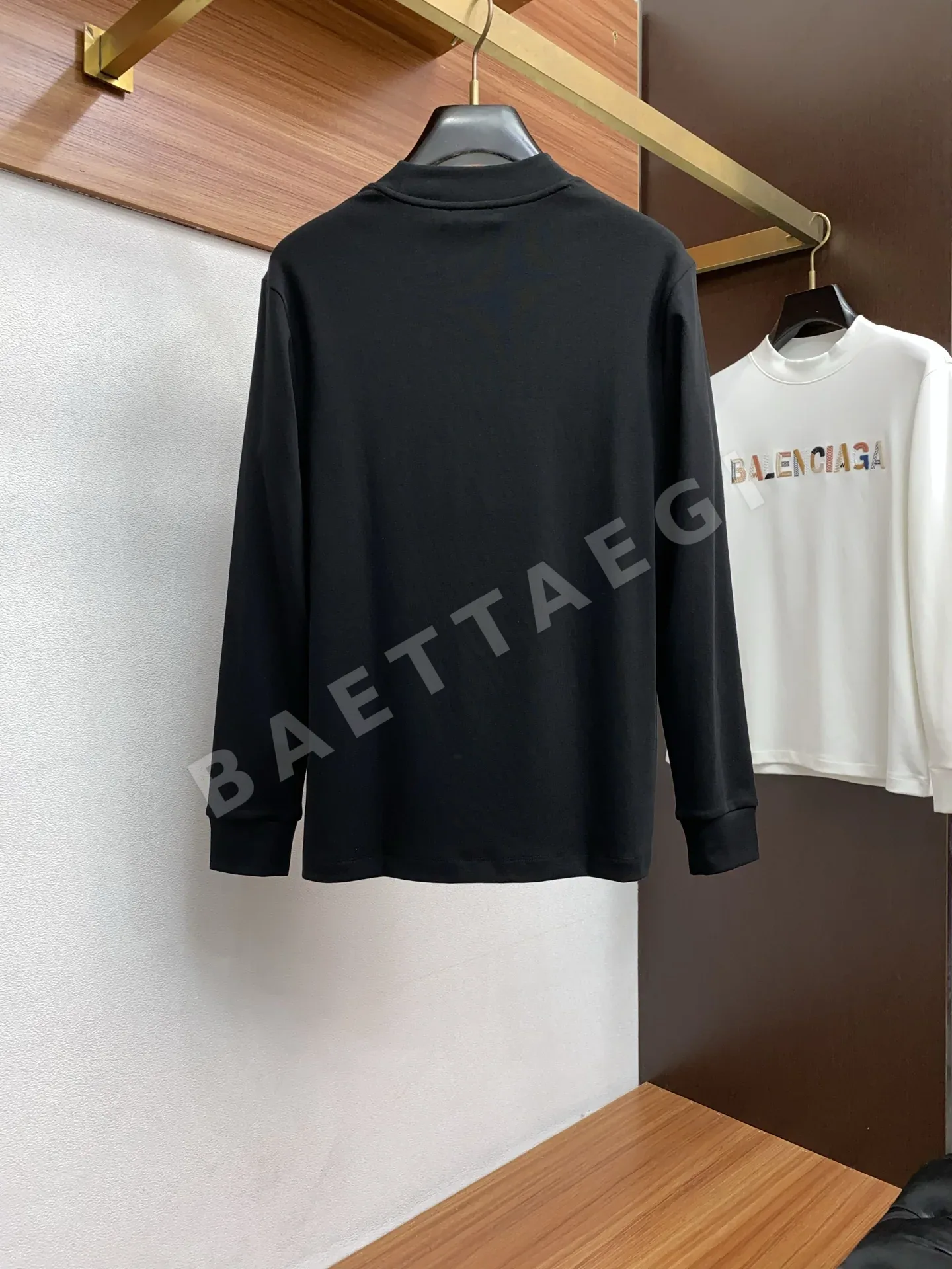 발렌시아가 코튼 슬림핏 라운드넥 긴팔 티셔츠 남성 상세 이미지 10
