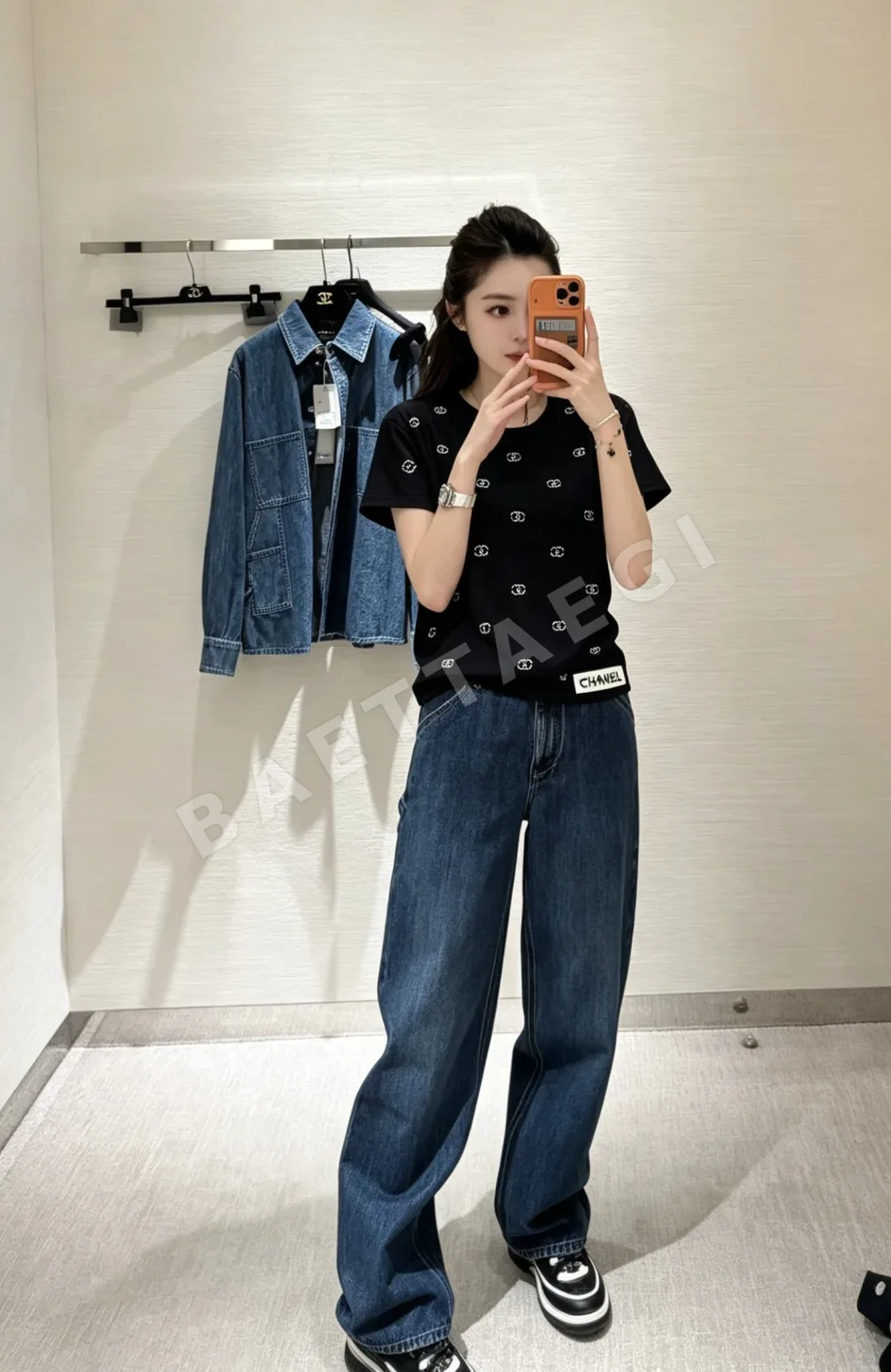 샤넬 라인스톤 더블 C 로고 여성 반팔 티셔츠 상세 이미지 9