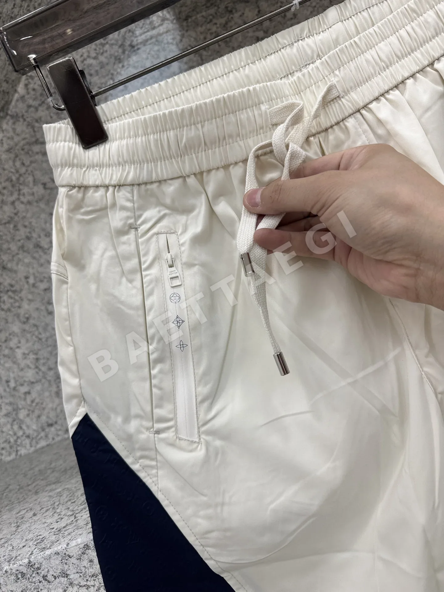 루이비통 남성용 통기성 반바지 상세 이미지 4