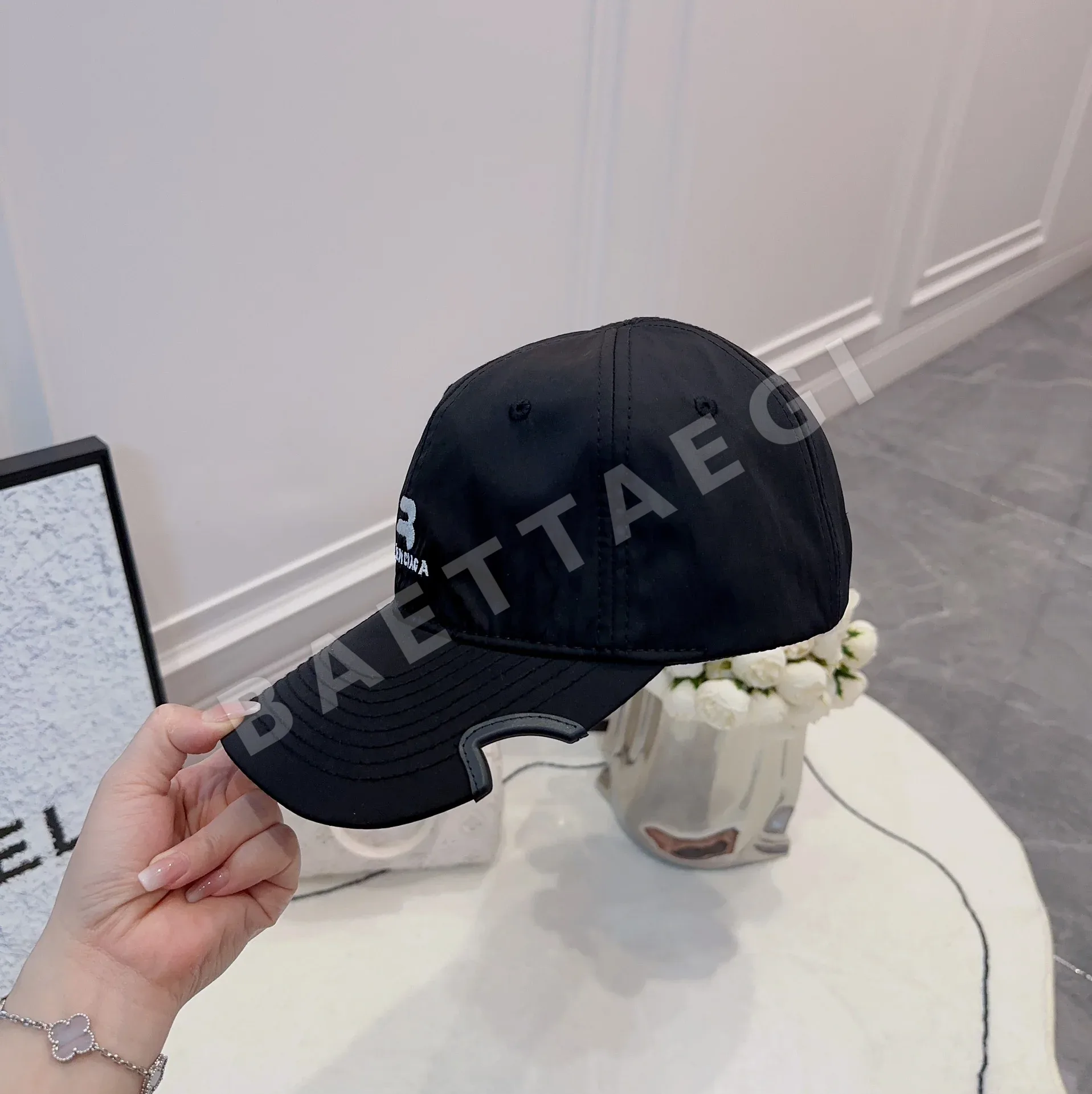 발렌시아가 컷팅 챙 베이스볼 모자 상세 이미지 6