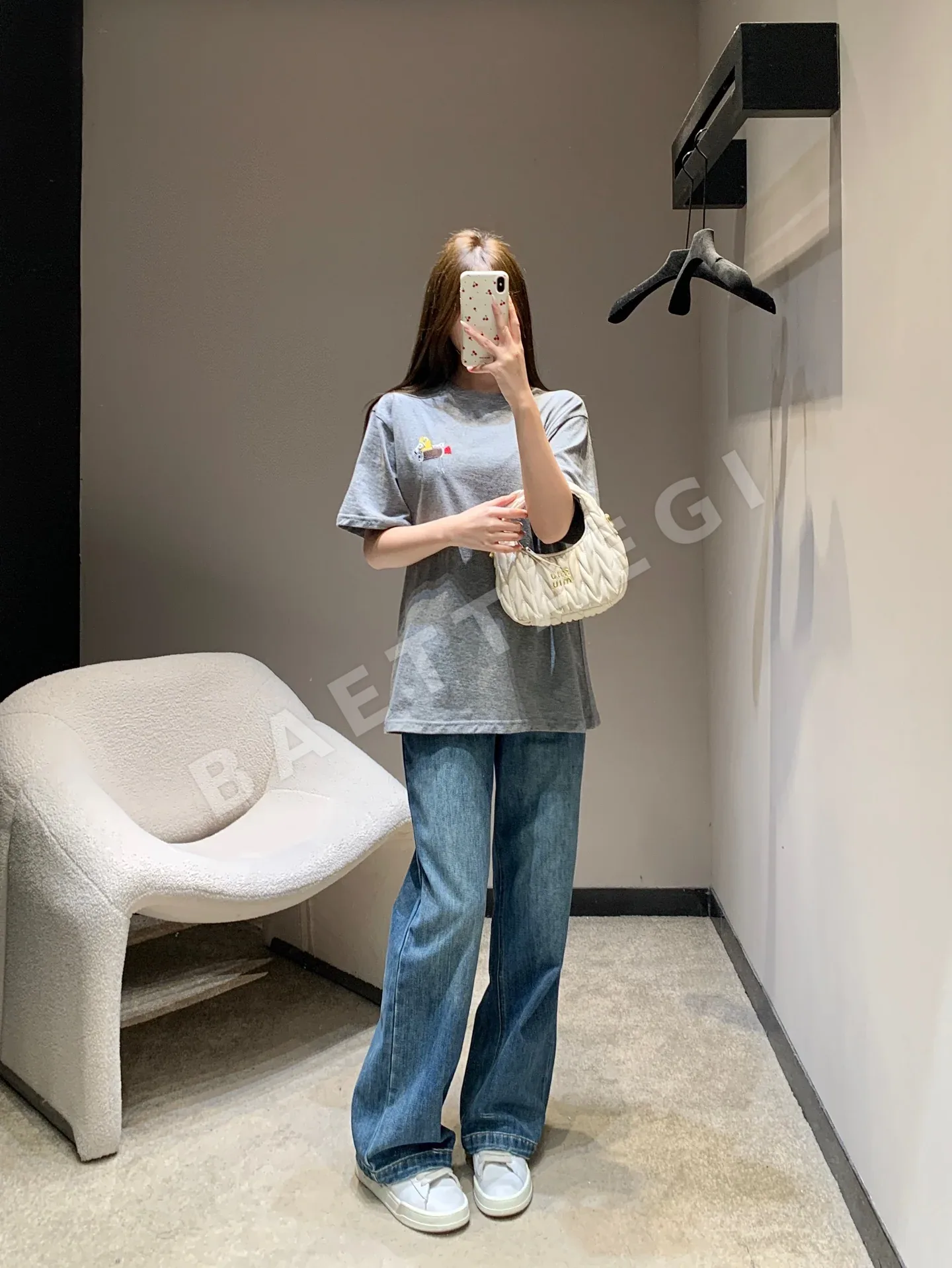 디올 포니 자수 그레이 크루넥 반팔 티셔츠 상세 이미지 6